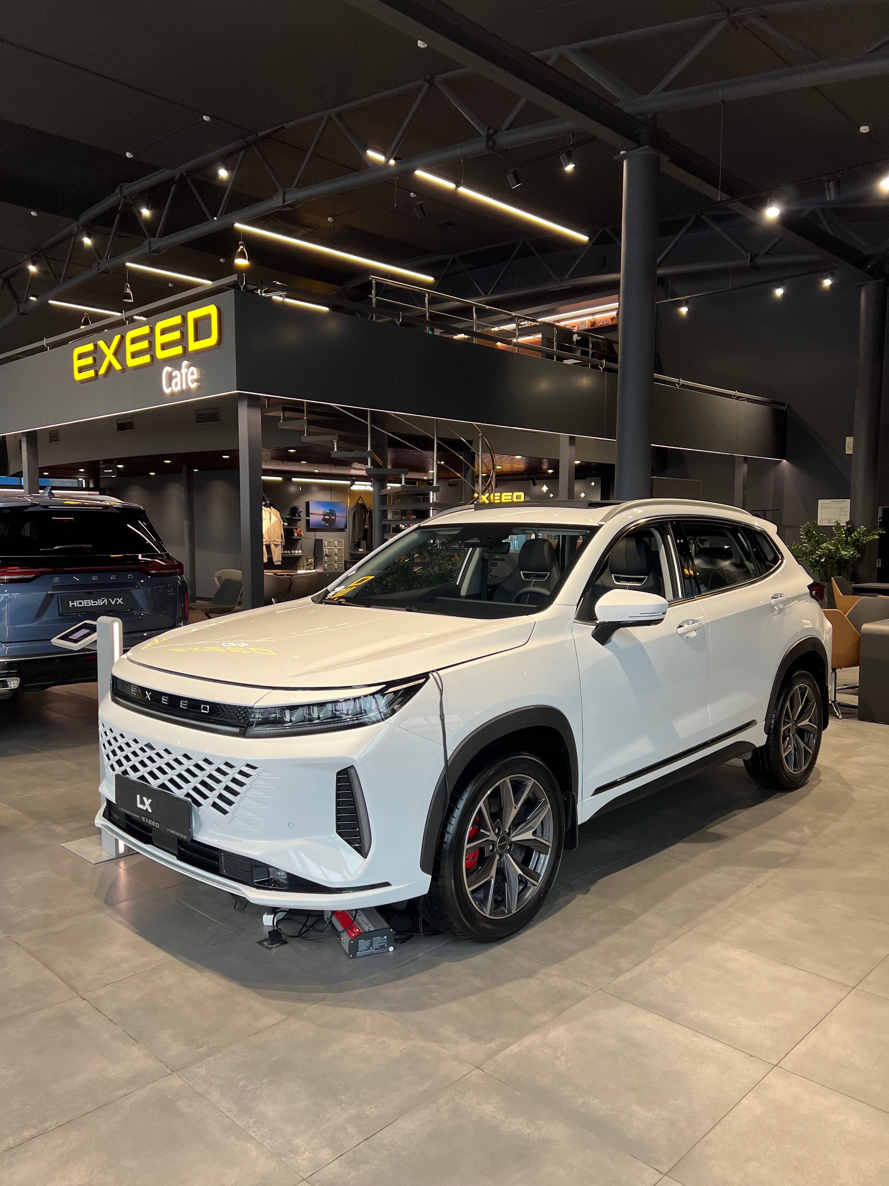 EXEED LX Premium 1.6T 7DCT 4WD