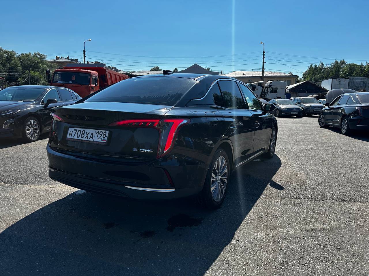 Hongqi E-QM5,  10 090 км, 2022 года в лизинг