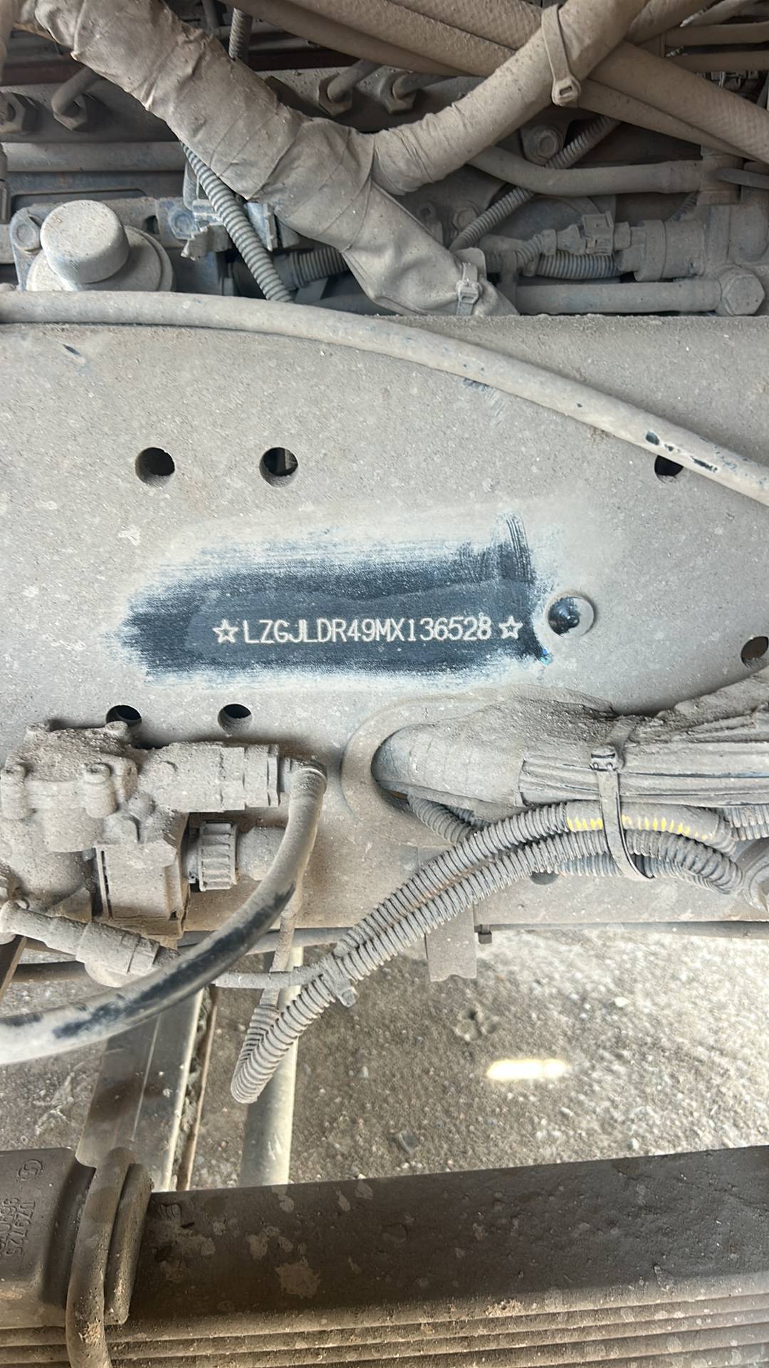 Shacman SX5258GJBDR384,  143 816 км, 2021 года в лизинг