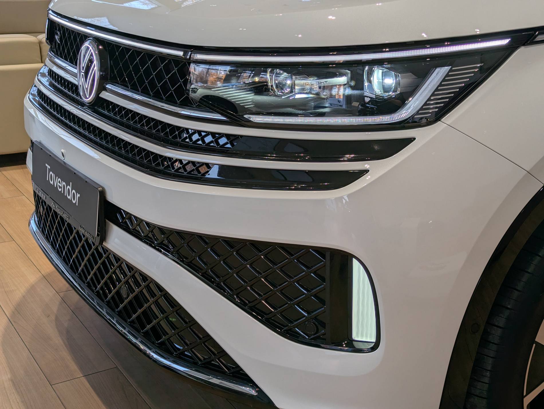 Volkswagen Tavendor R-Line Edition 380TSI 7AT 4Motion