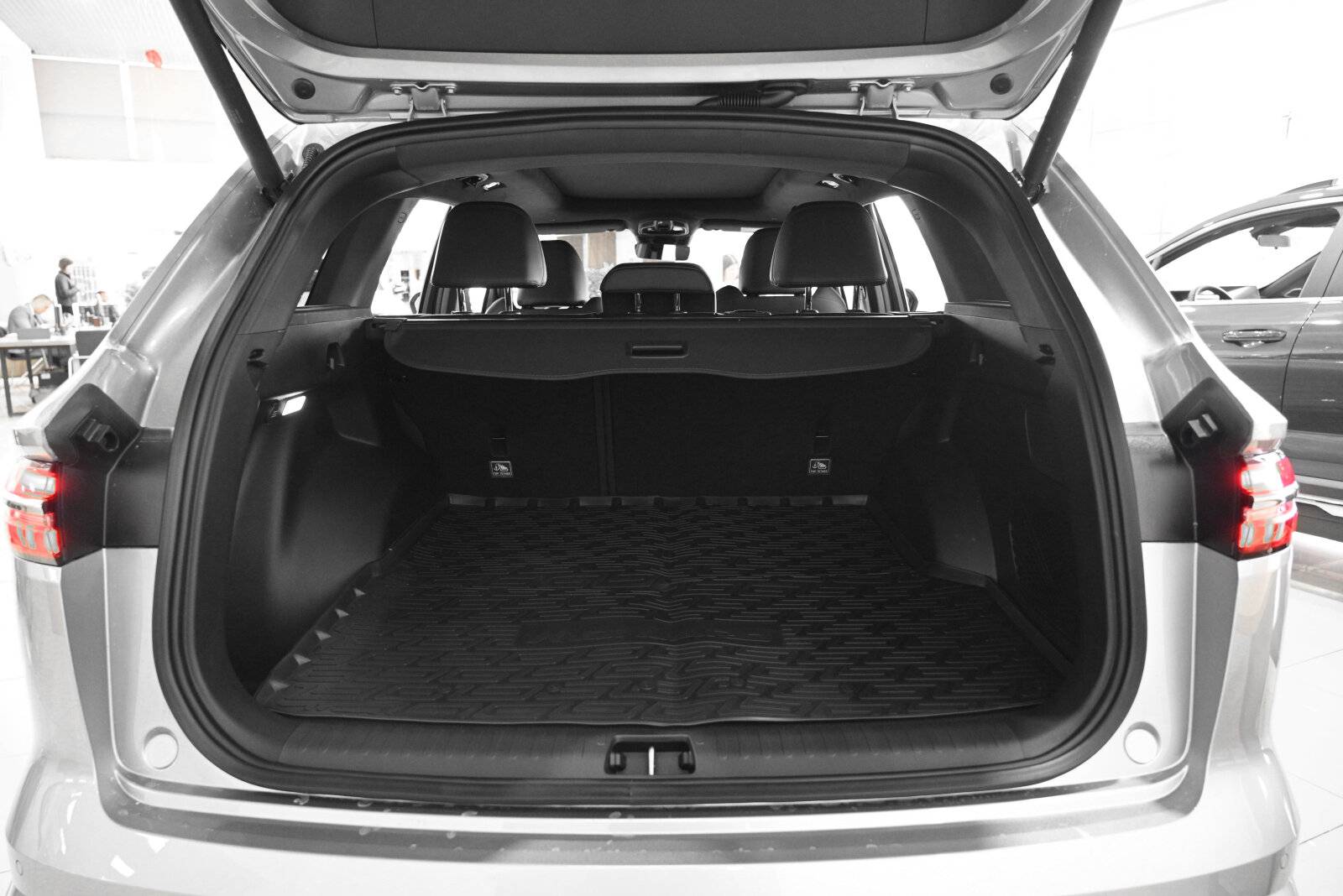 Geely Monjaro Flagship 2.0T (238 hp) 8AT 4WD