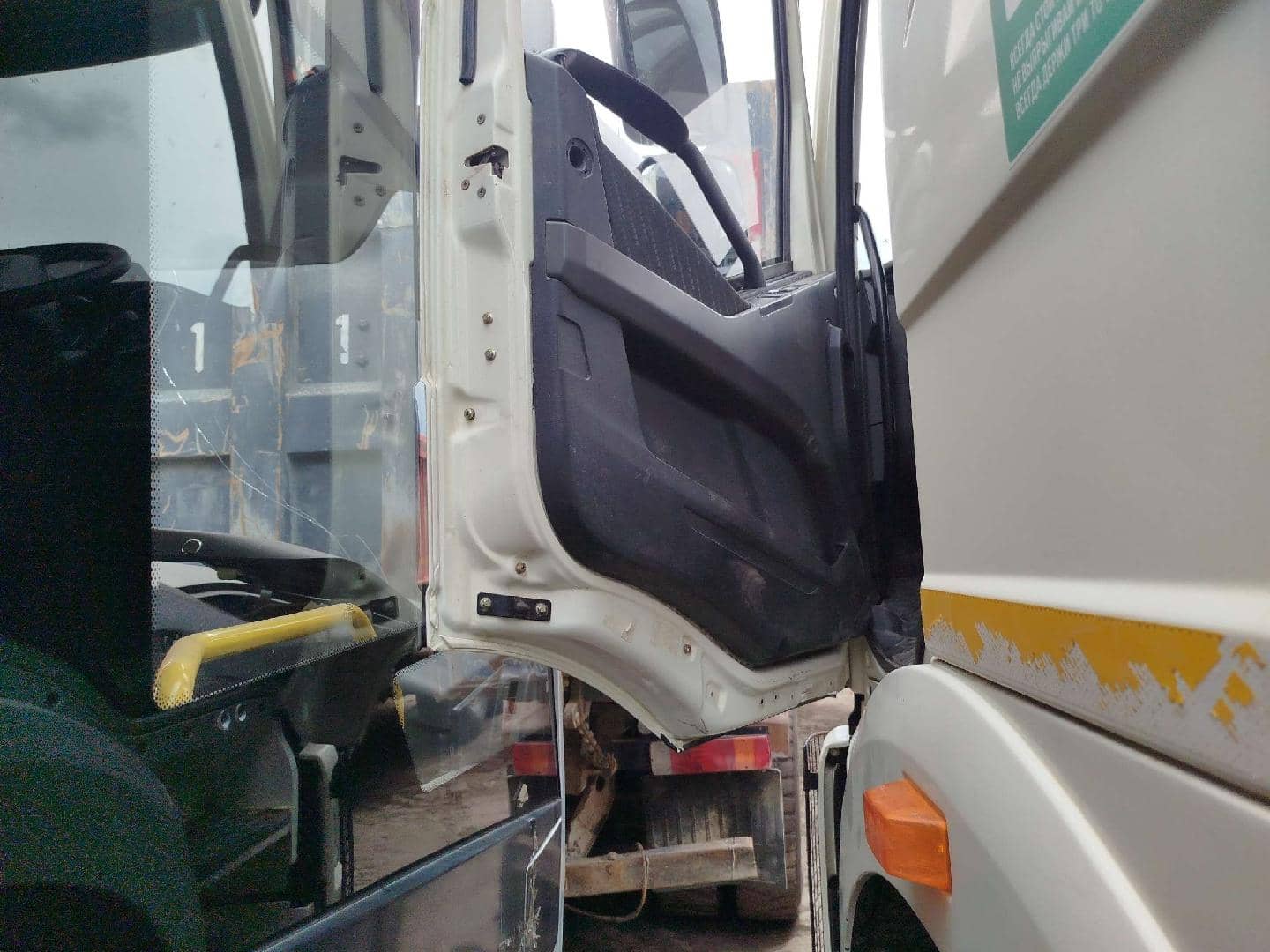 FAW CA3250P66K24L1TE5 6x6,  136 278 км, 2023 года в лизинг
