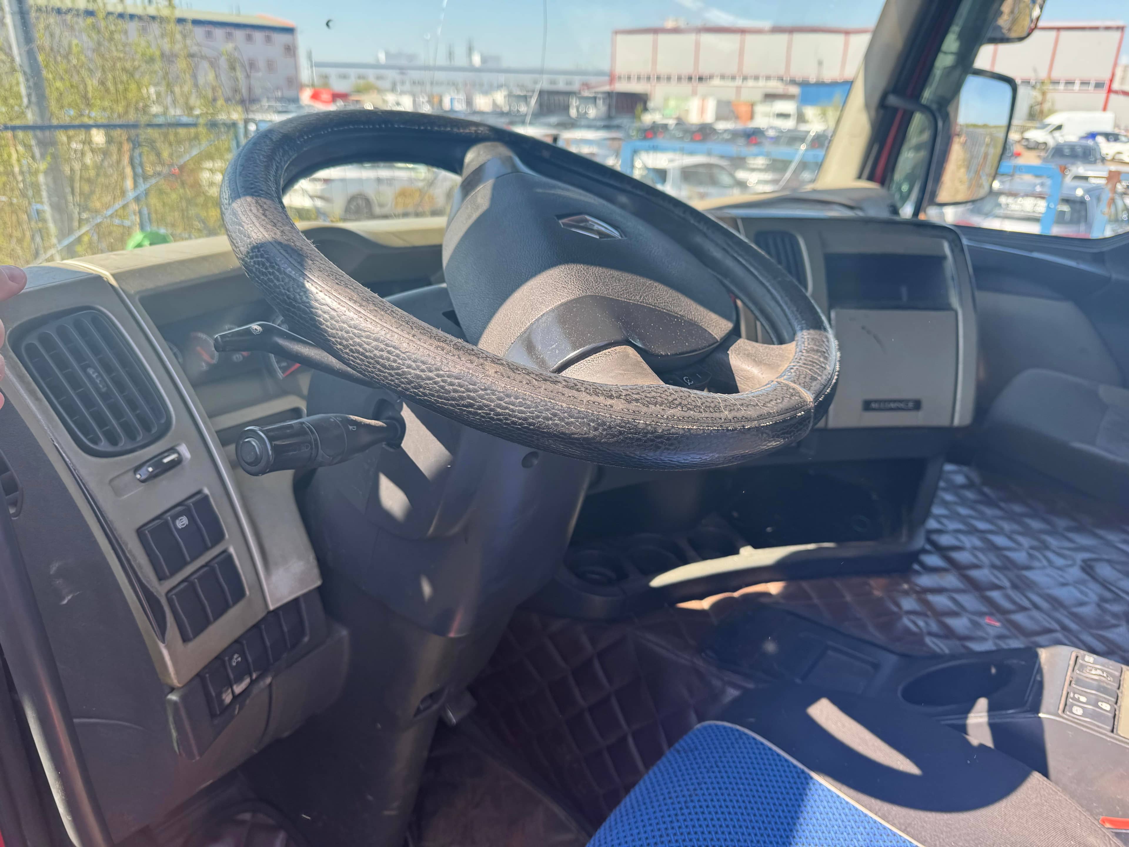 Renault Premium 6X4 430 ,  1 550 000 км, 2013 года в лизинг