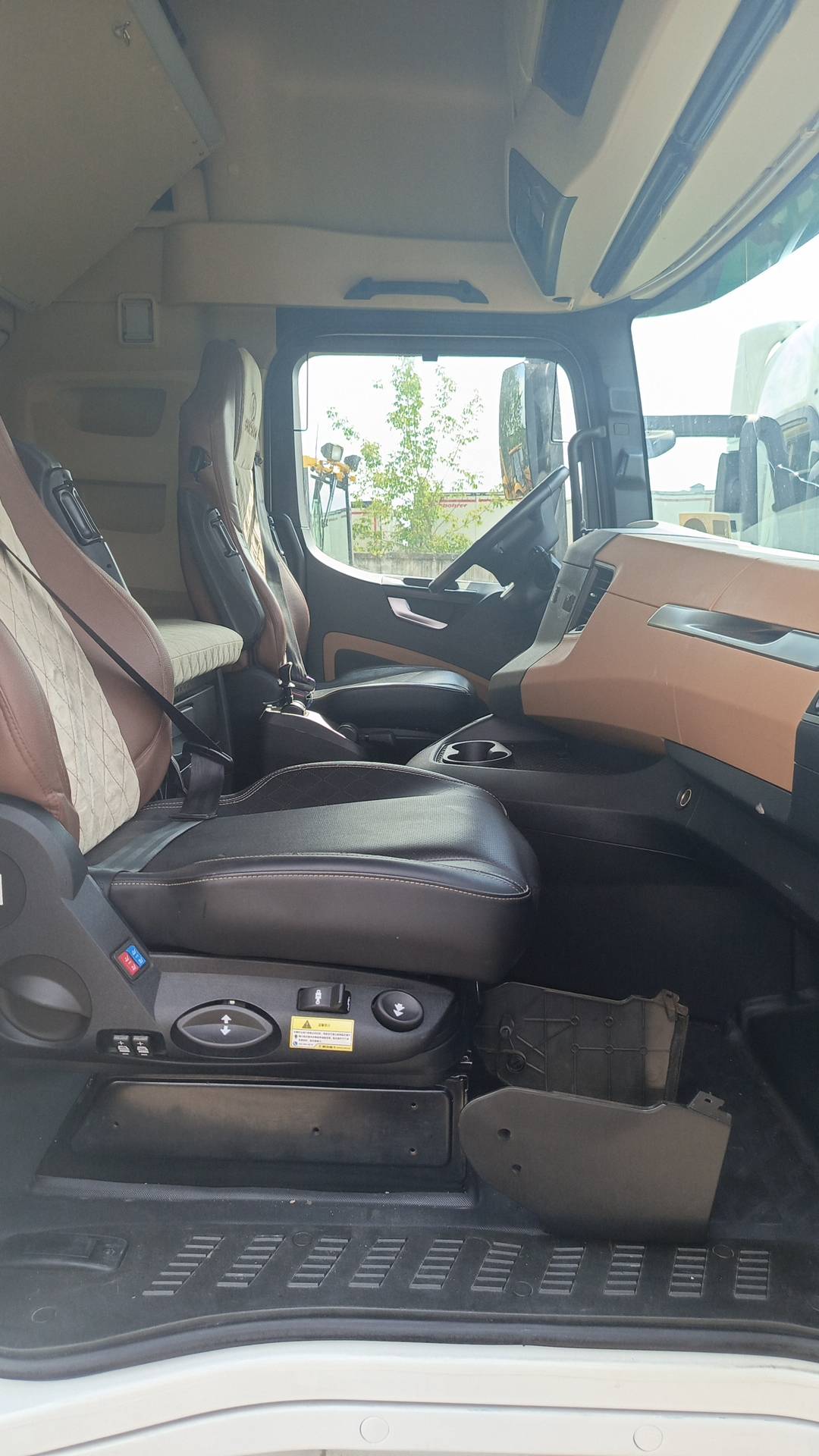 Shacman SX4188YY381,  308 060 км, 2023 года в лизинг