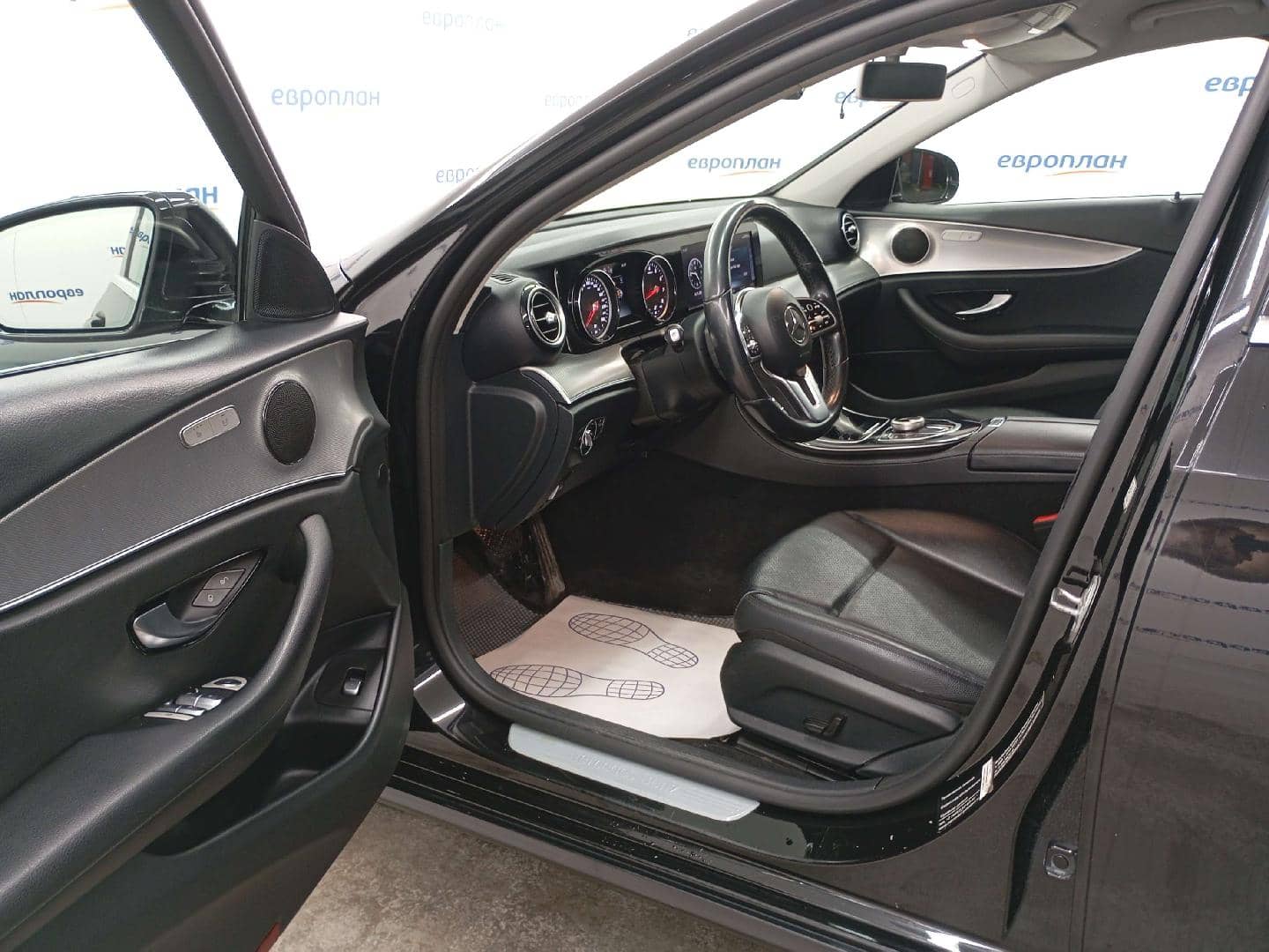 Mercedes-Benz E седан,  257 236 км, 2020 года в лизинг