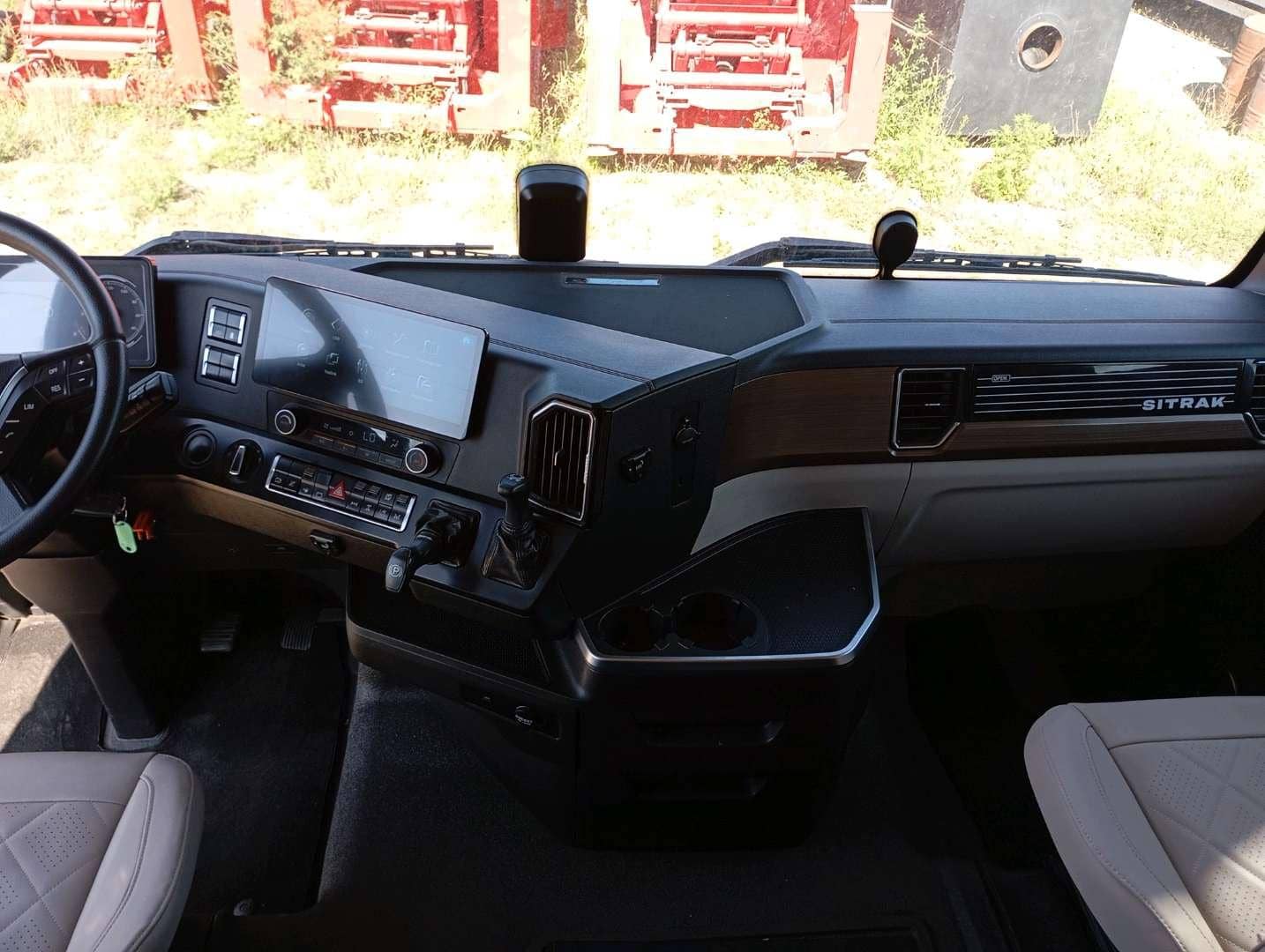 Sitrak С7Н MAX 6×4 ZZ4256V364HE,  175 462 км, 2023 года в лизинг
