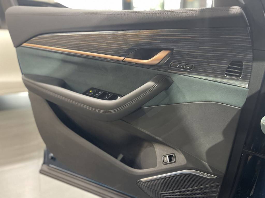 Geely Monjaro Flagship SE 2.0T (238 hp) 8AT 4WD