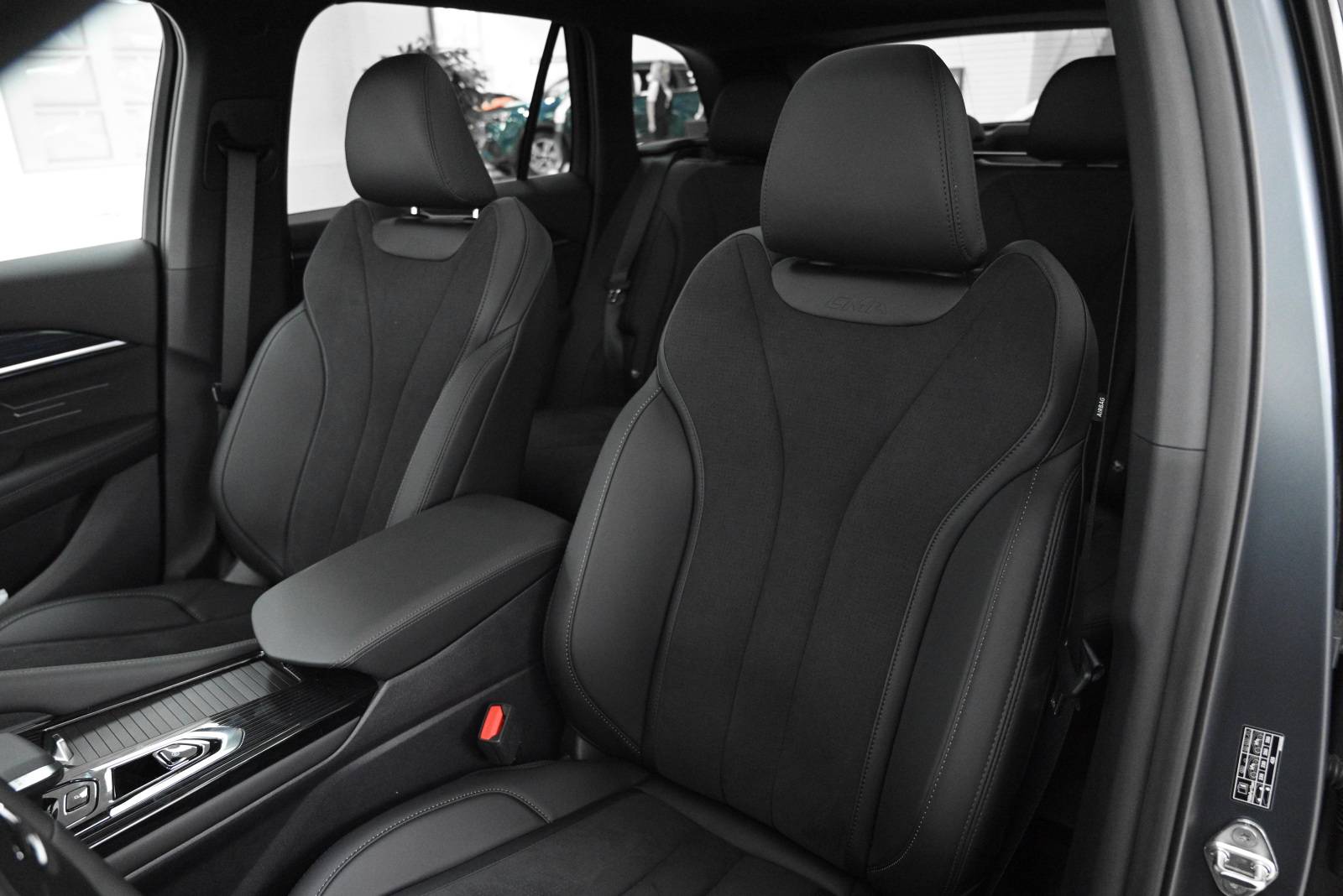 Geely Monjaro Exclusive 2.0T (238 hp) 8AT 4WD
