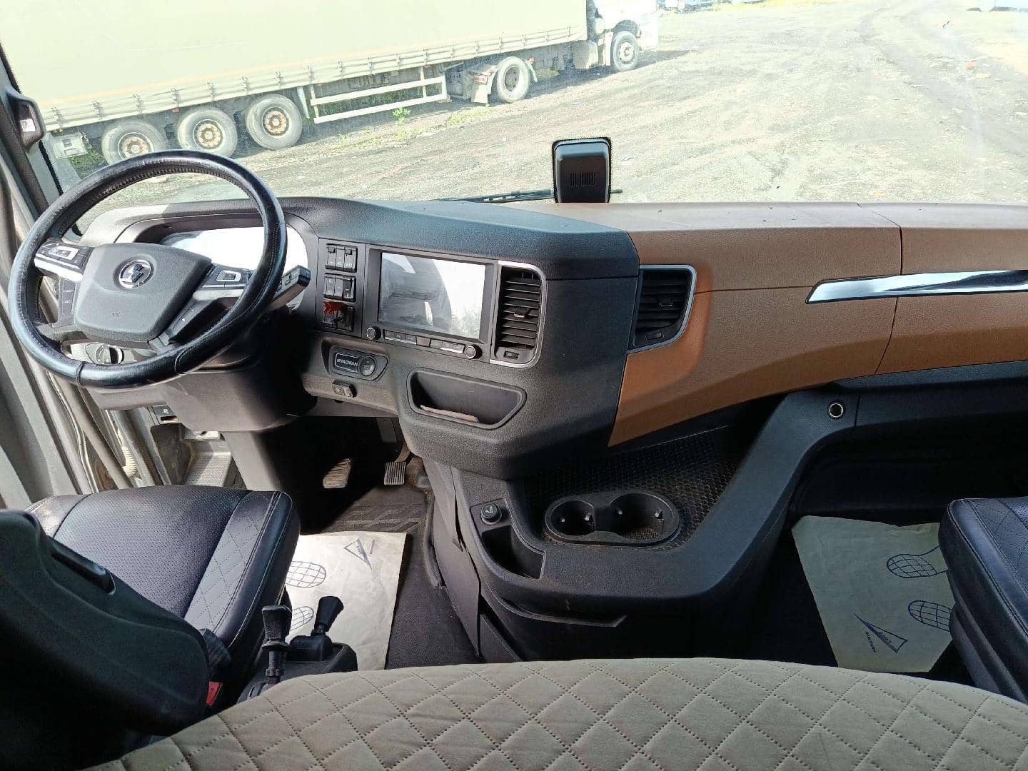 Shacman SX4188YY381,  397 901 км, 2024 года в лизинг