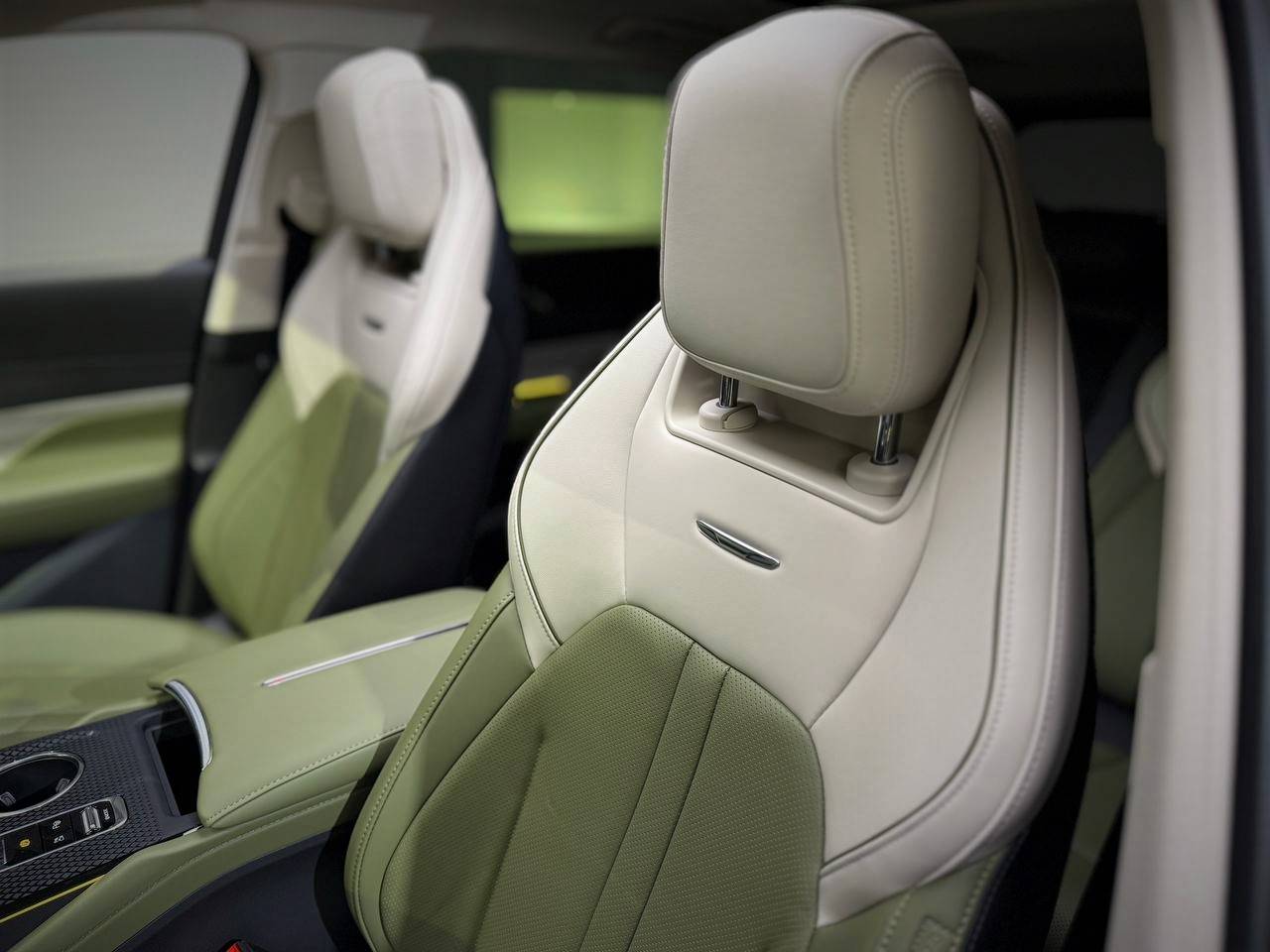 Hongqi HS3 Deluxe 2.0T AWD