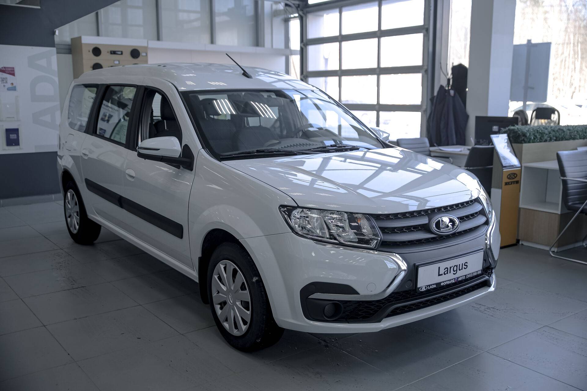 Lada Largus Cross Comfort Light 1.6 90hp 5MT