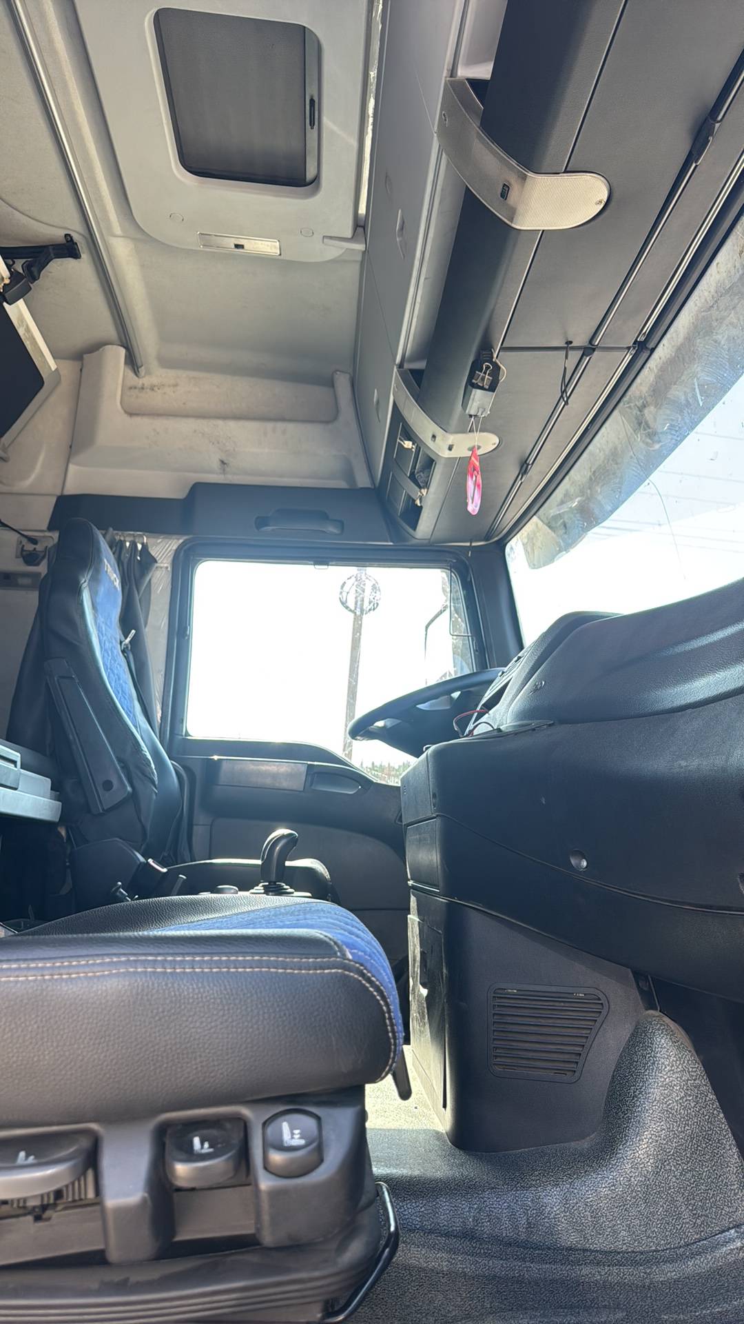 Sitrak C7H 4x2 ZZ4186V361HE,  430 795 км, 2022 года в лизинг