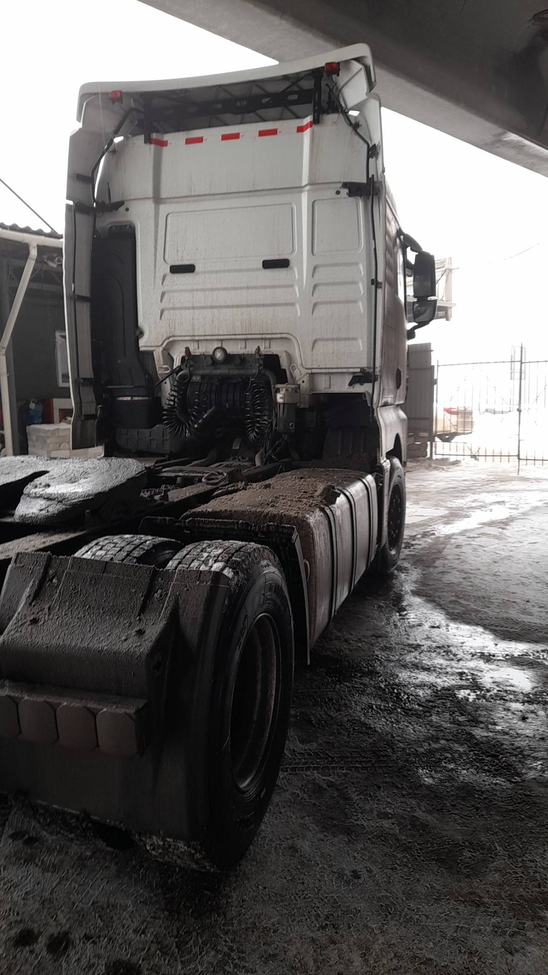 Sitrak C7H 4x2 ZZ4186V361HE,  397 475 км, 2023 года в лизинг