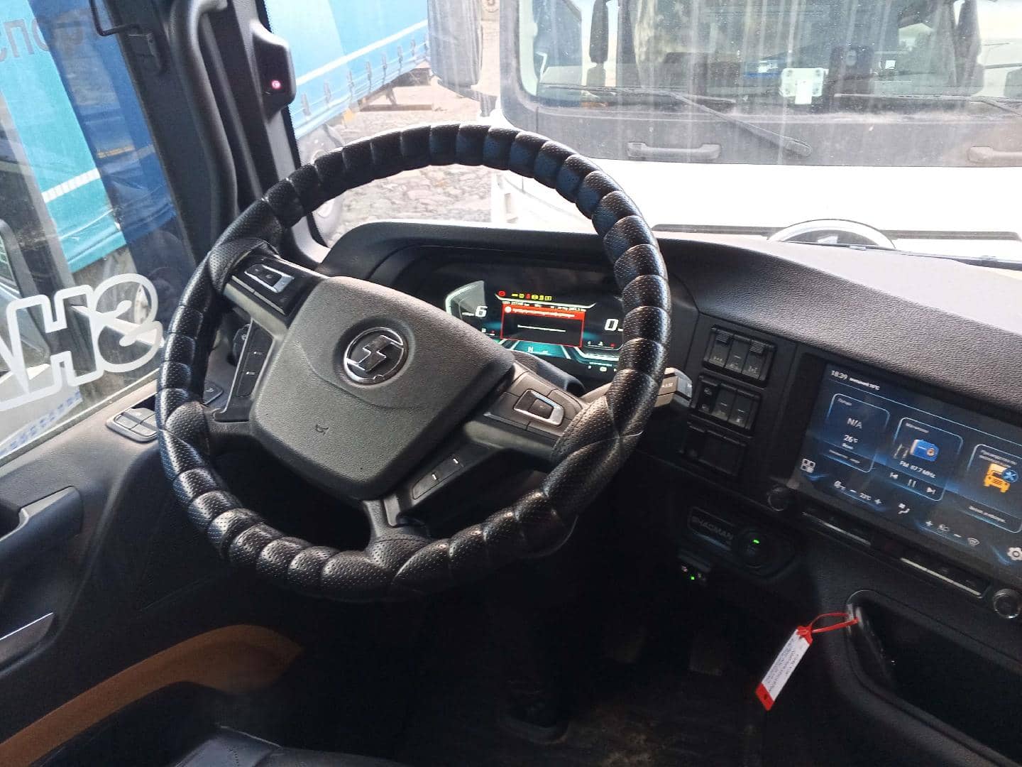 Shacman SX4188YY381,  277 790 км, 2023 года в лизинг