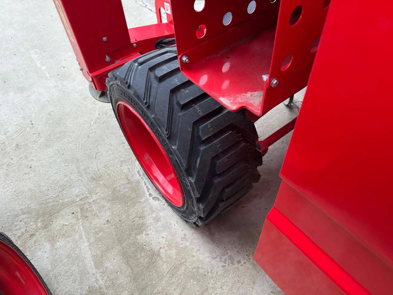 LGMG  (LinGong Machinery Group) SR1218D ножничный подъемник,  100 км, 2023 года в лизинг