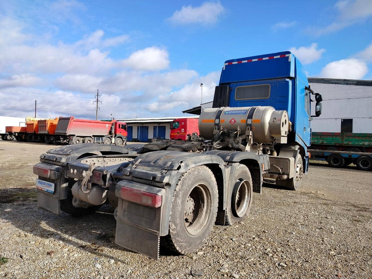 HONGYAN CQ4187HD12381T LNG,  2 870 км, 2023 года в лизинг