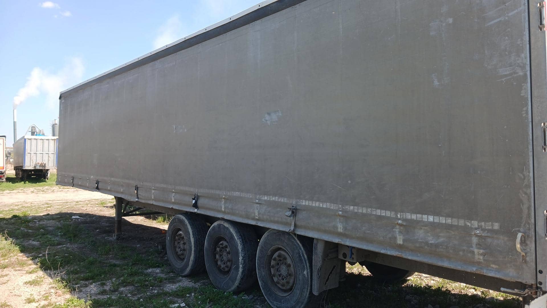 SCHMITZ Шторный 9084, 2017 года в лизинг