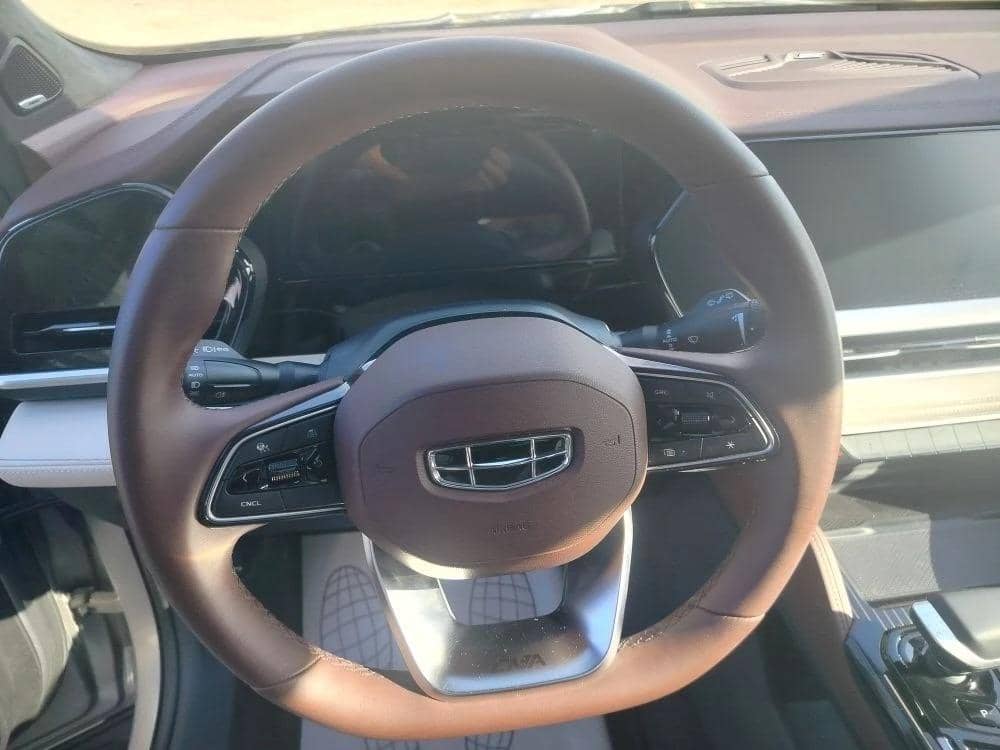 Geely Monjaro,  30 339 км, 2023 года в лизинг