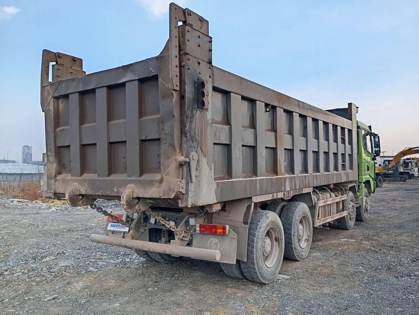 Shacman SX331863366 (скальный кузов),  153 012 км, 2022 года в лизинг