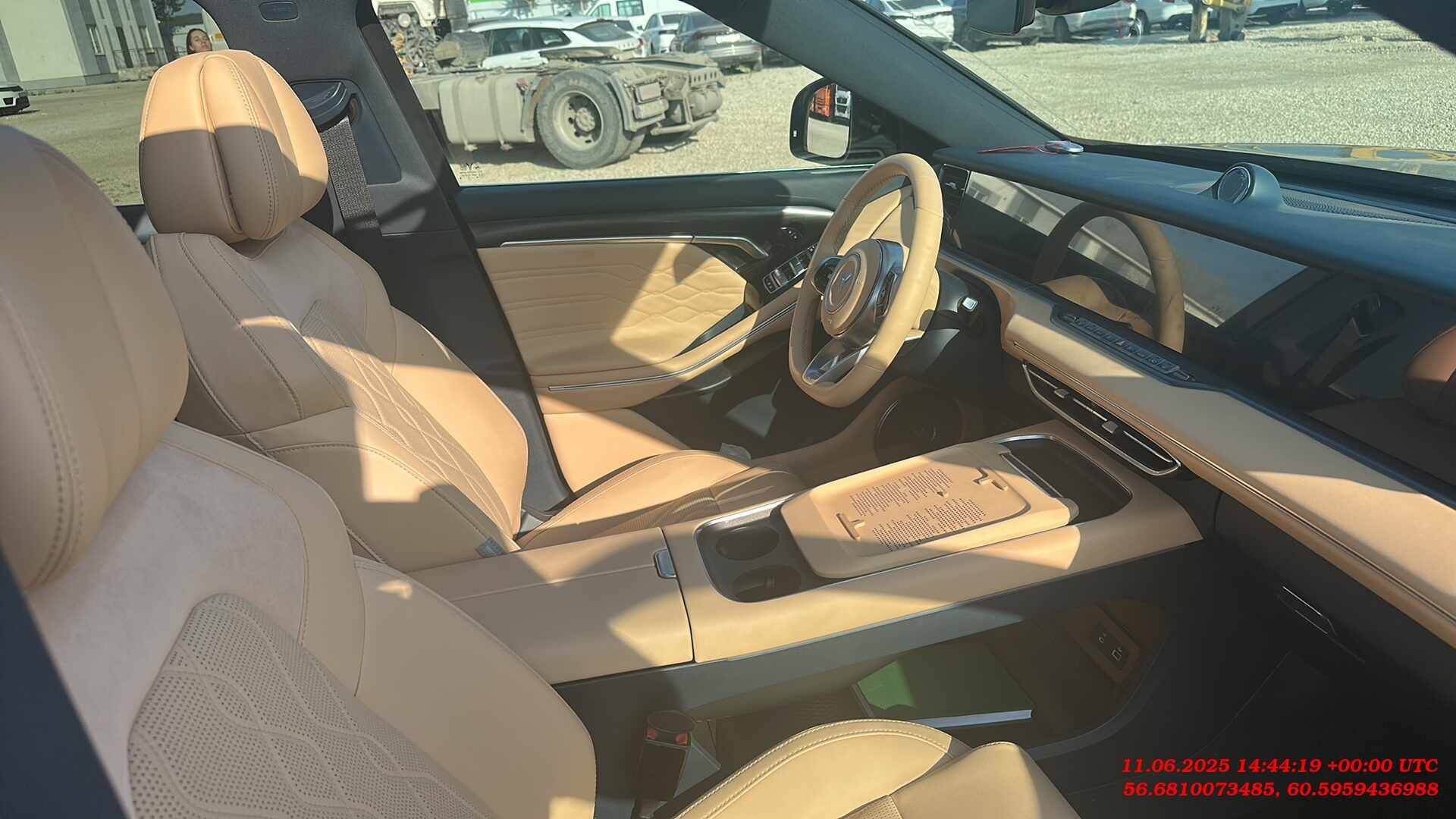 Voyah Free,  10 434 км, 2024 года в лизинг