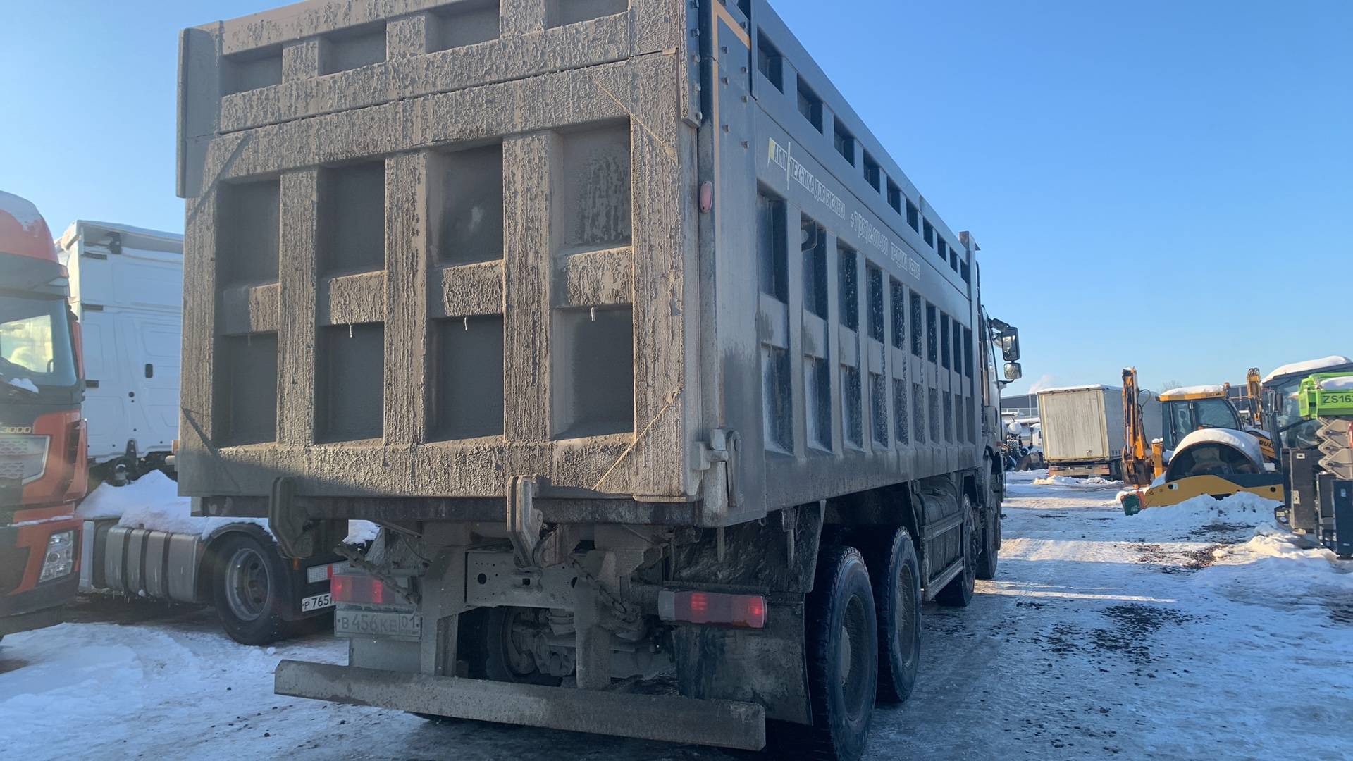 FAW CA3310P66K24T4E5 8х4,  73 150 км, 2023 года в лизинг