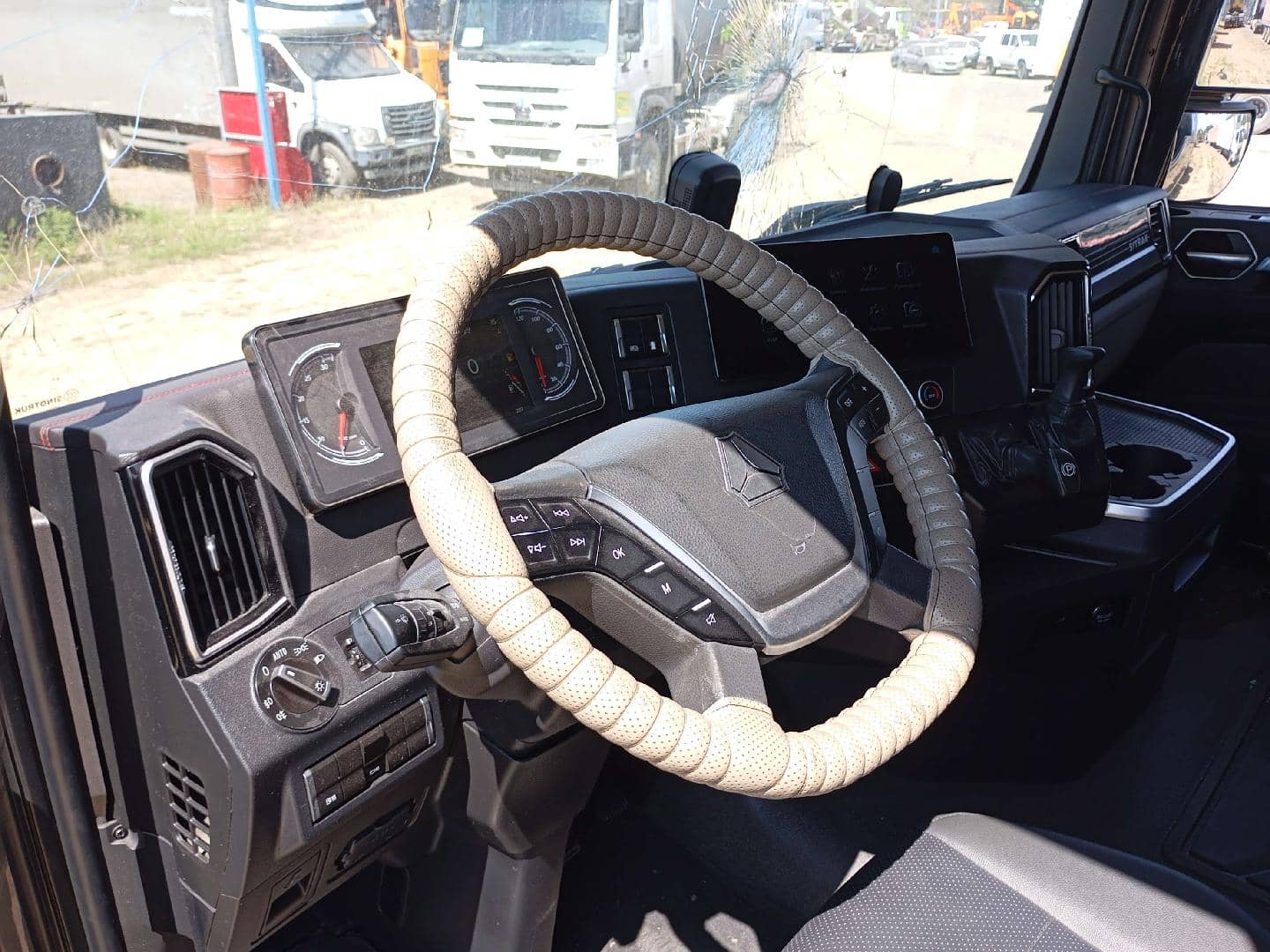 Sitrak С7Н MAX 6×4 ZZ4256V364HE,  180 049 км, 2023 года в лизинг