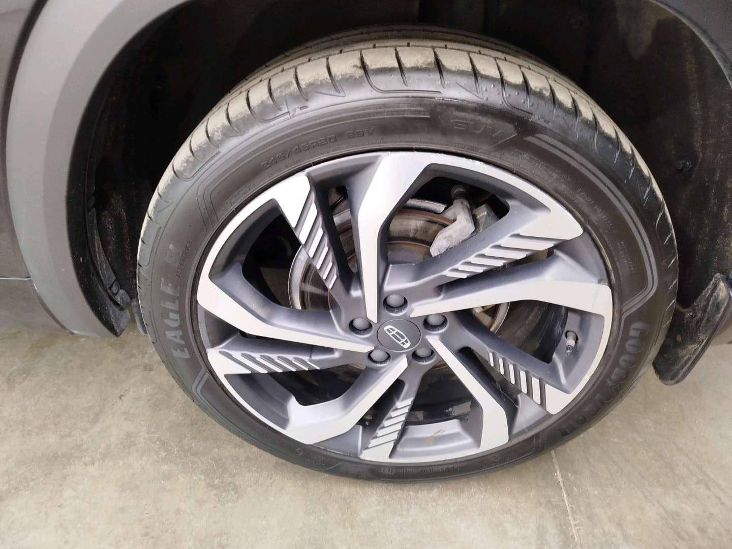 Geely Monjaro,  29 168 км, 2023 года в лизинг