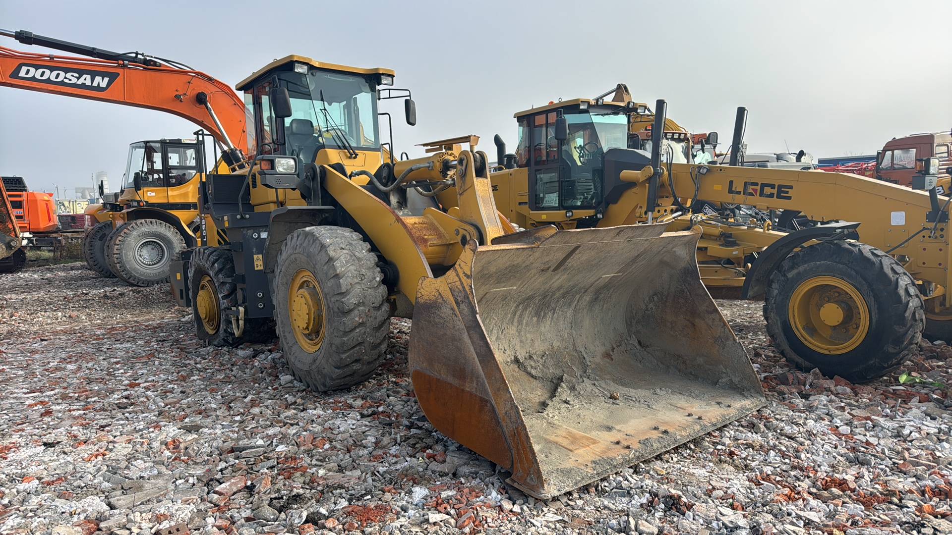 SDLG/LGCE LG953,  3 808 км, 2023 года в лизинг