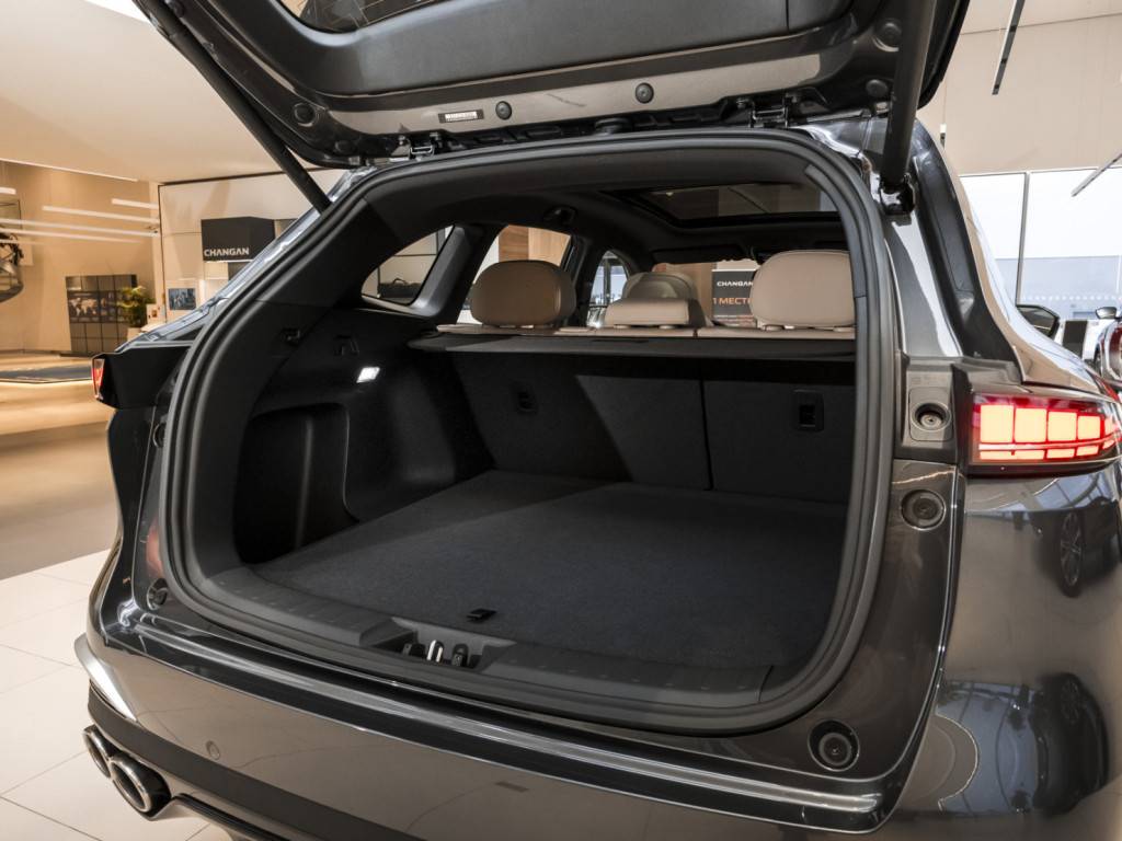 Changan CS75 Plus Luxe 2.0AT 233hp