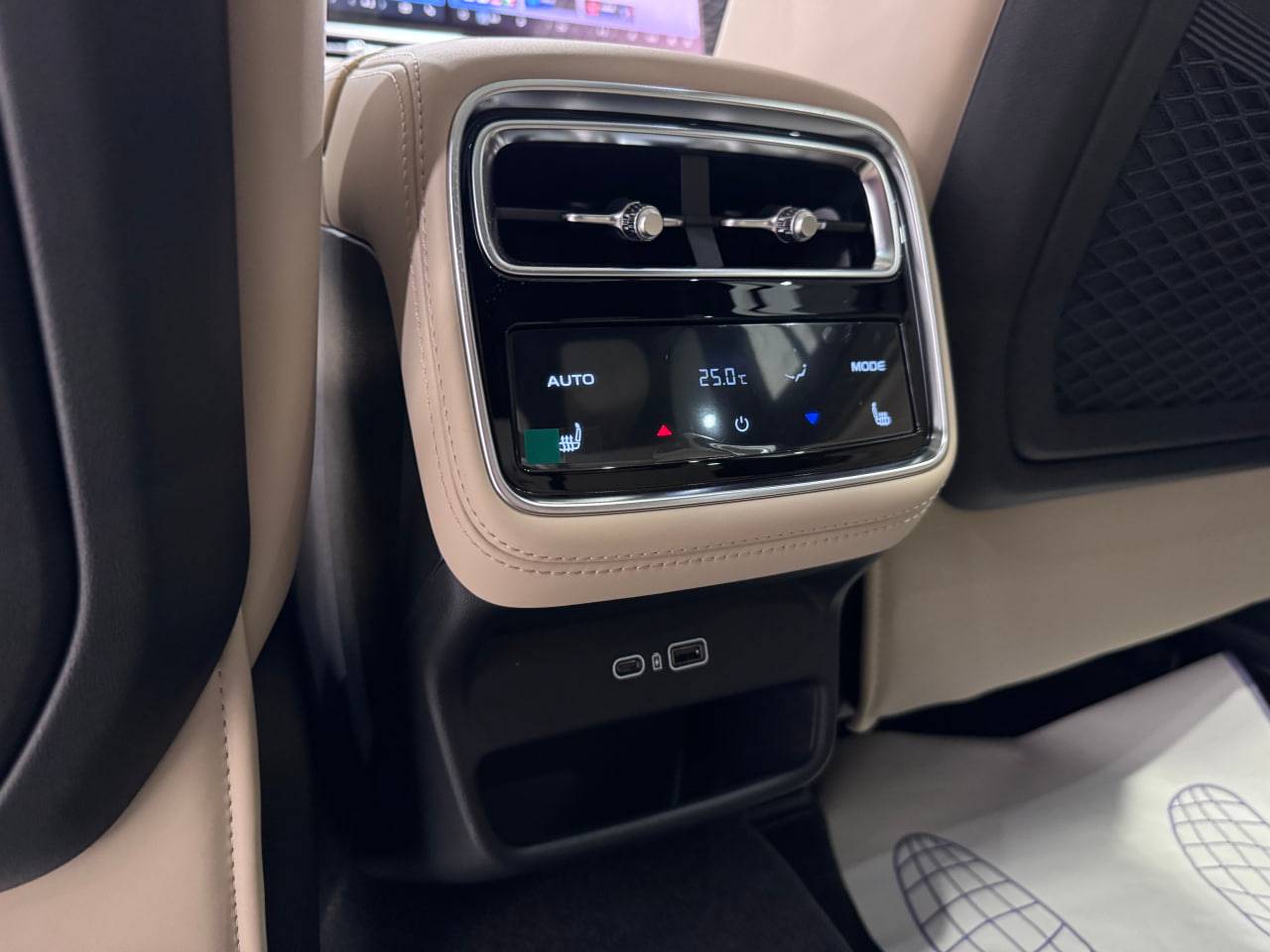 Geely Monjaro Flagship 2.0T (238 hp) 8AT 4WD