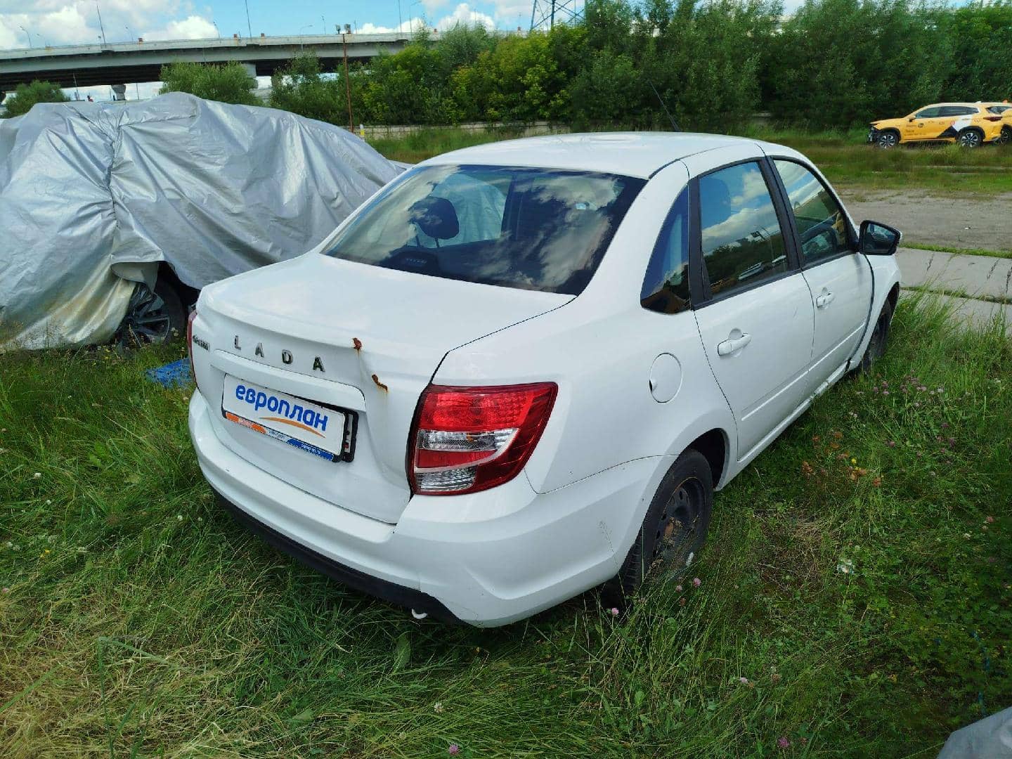 Lada Granta седан,  75 000 км, 2023 года в лизинг