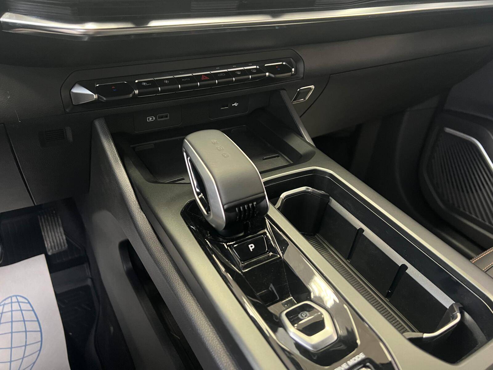 Geely Okavango Flagship 2.0T 7DCT 2WD