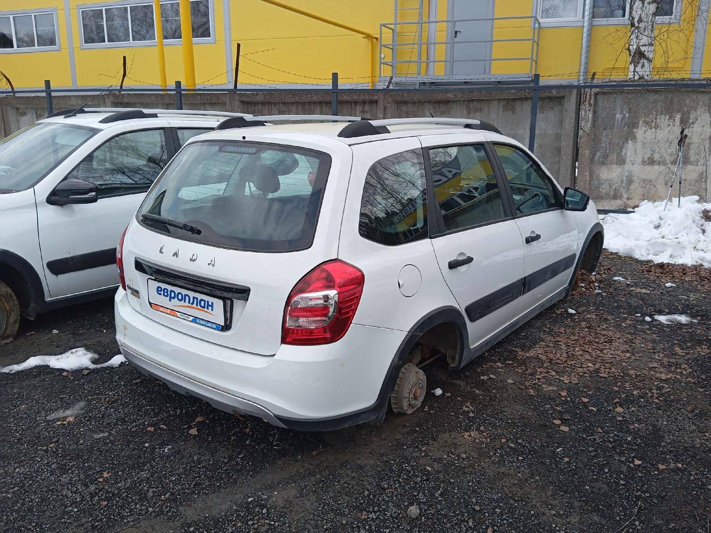 Lada Granta Кросс,  666 км, 2023 года в лизинг