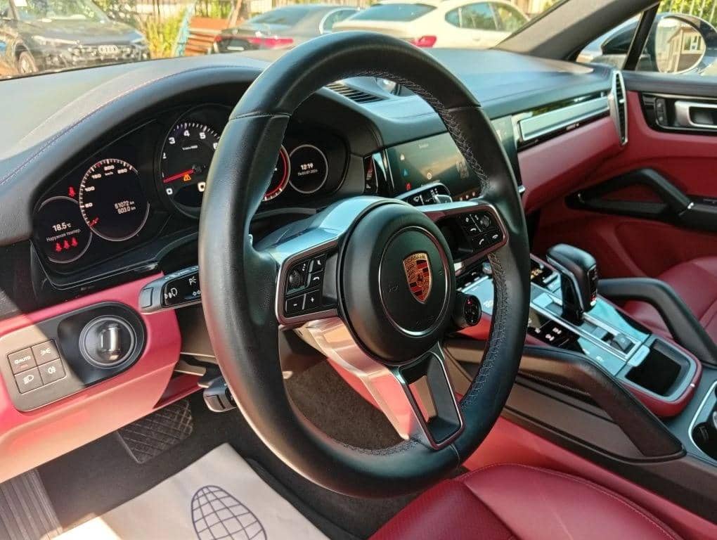 Porsche Cayenne,  51 072 км, 2022 года в лизинг