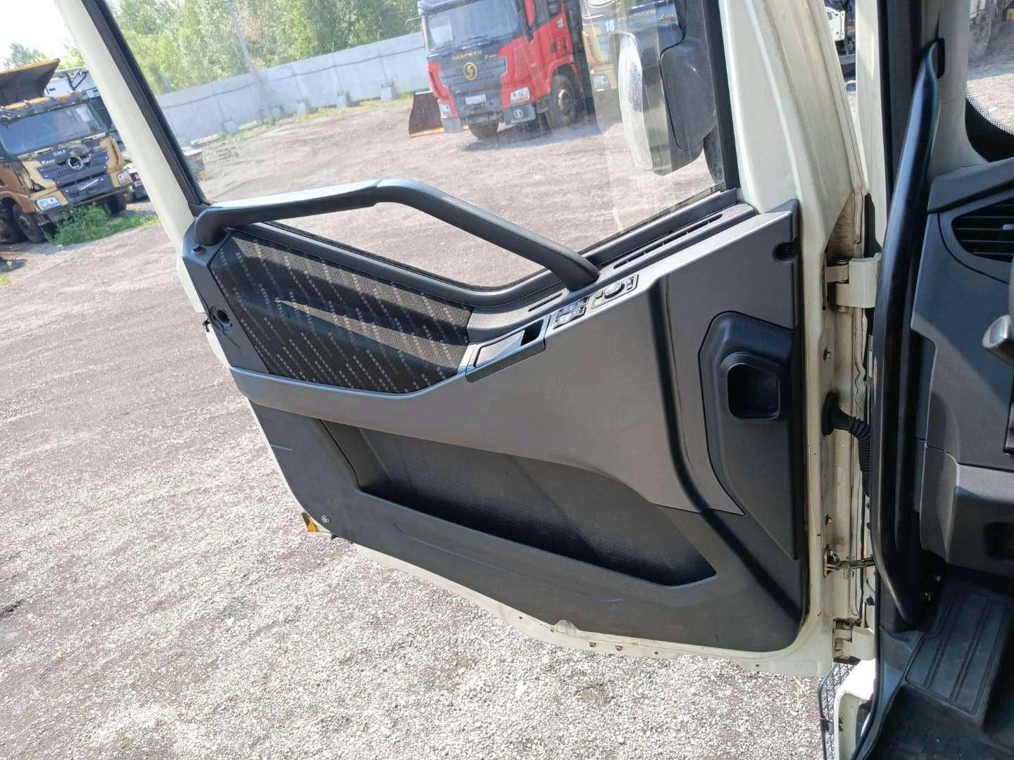 FAW CA3310P66K24T4E5 8х4,  208 570 км, 2023 года в лизинг