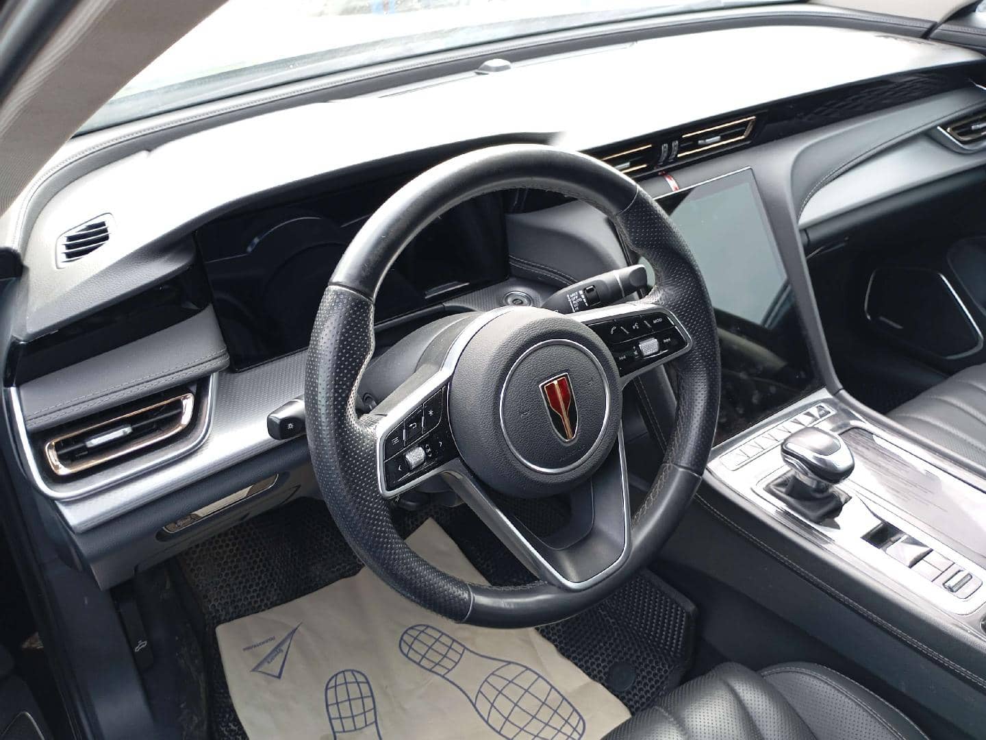 Hongqi H5,  93 335 км, 2024 года в лизинг