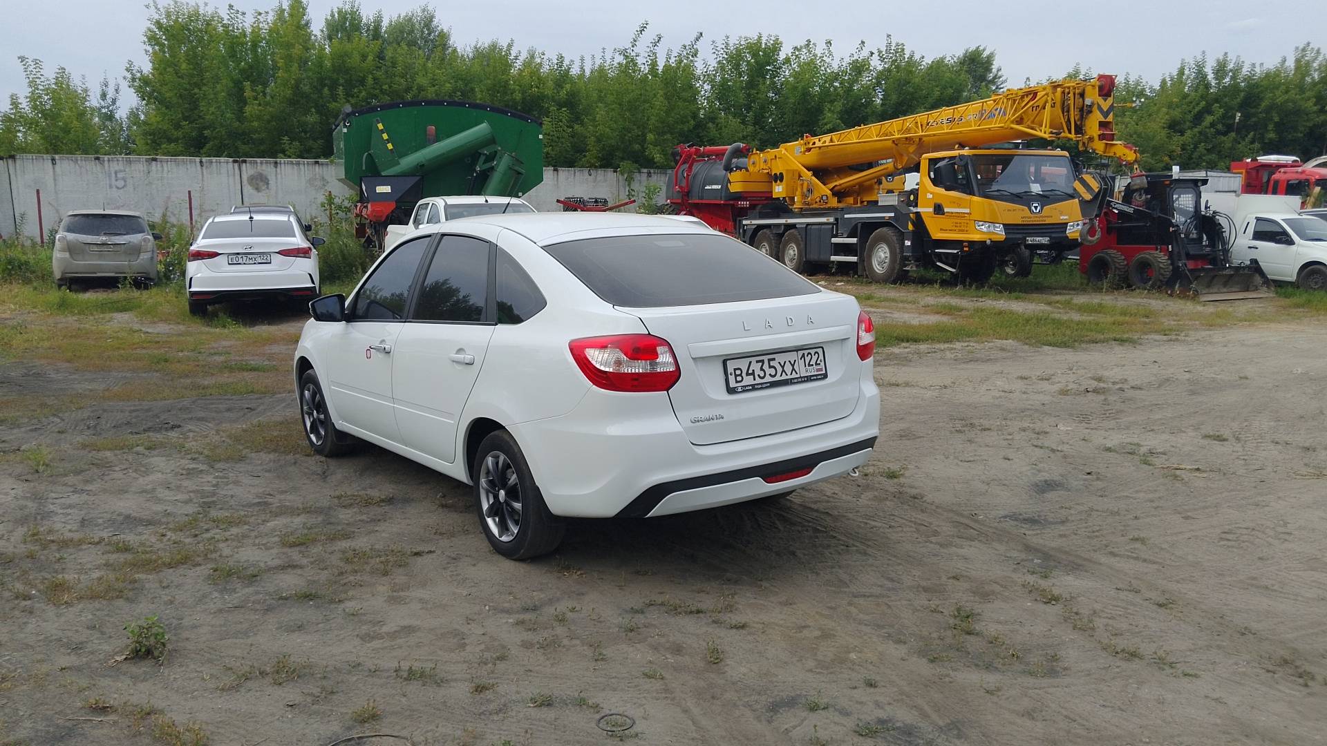 Lada Granta лифтбек,  102 856 км, 2023 года в лизинг