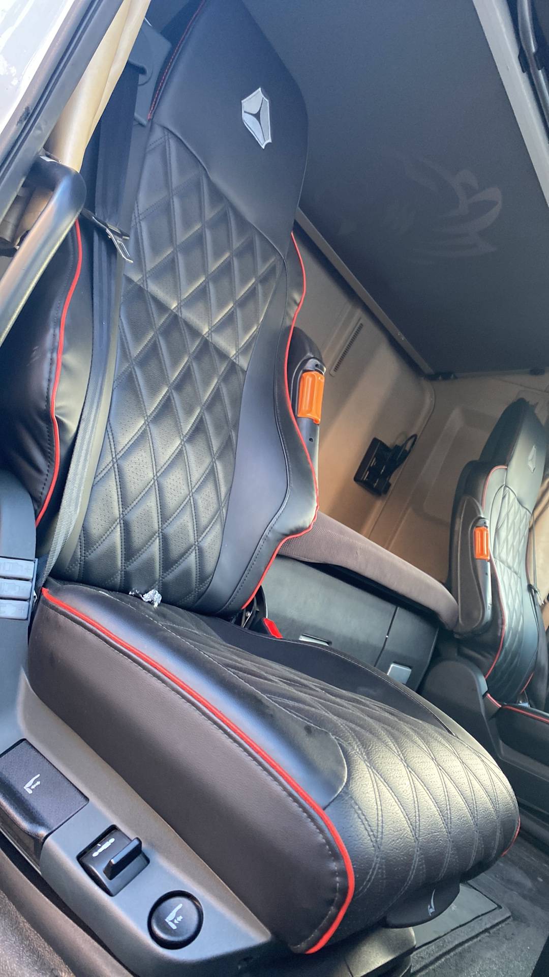 Sitrak ZZ4186V391HE,  292 208 км, 2023 года в лизинг