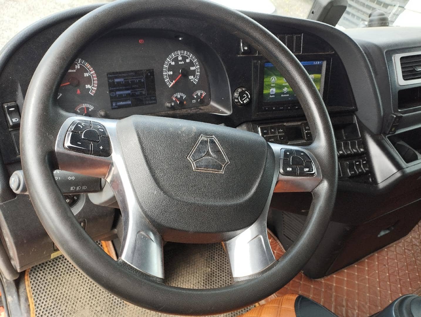 Sitrak ZZ4256V324HF1B,  107 000 км, 2023 года в лизинг