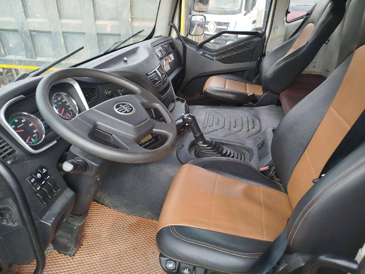 FAW CA3250P66K24L1TE5 6x6,  78 489 км, 2023 года в лизинг