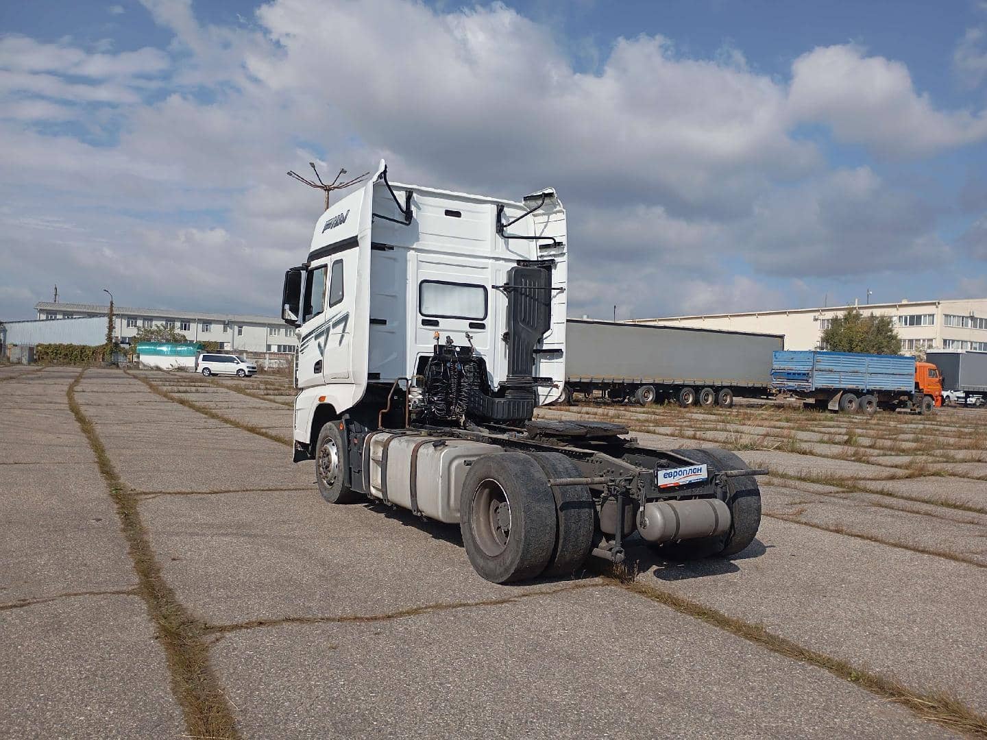 FAW CA4180P77K25E5 4x2,  668 270 км, 2023 года в лизинг