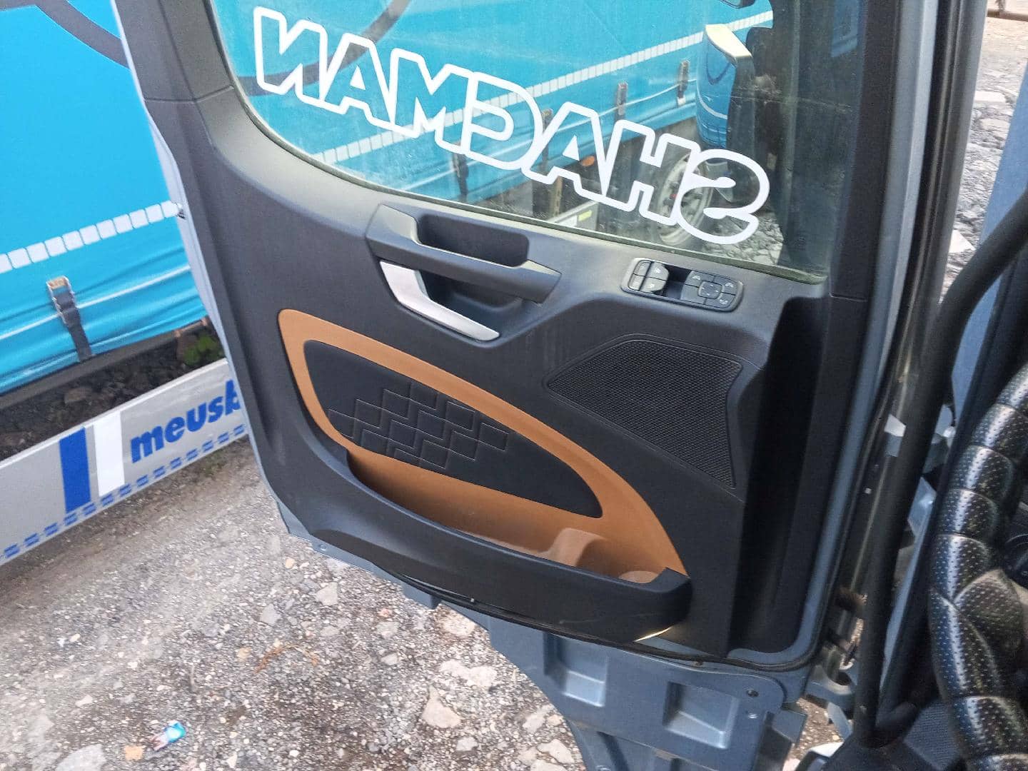 Shacman SX4188YY381,  277 790 км, 2023 года в лизинг