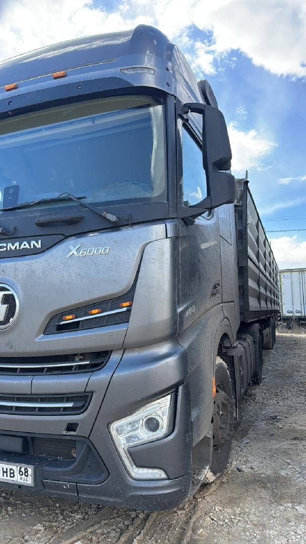 Shacman SX4188YY381,  292 328 км, 2023 года в лизинг