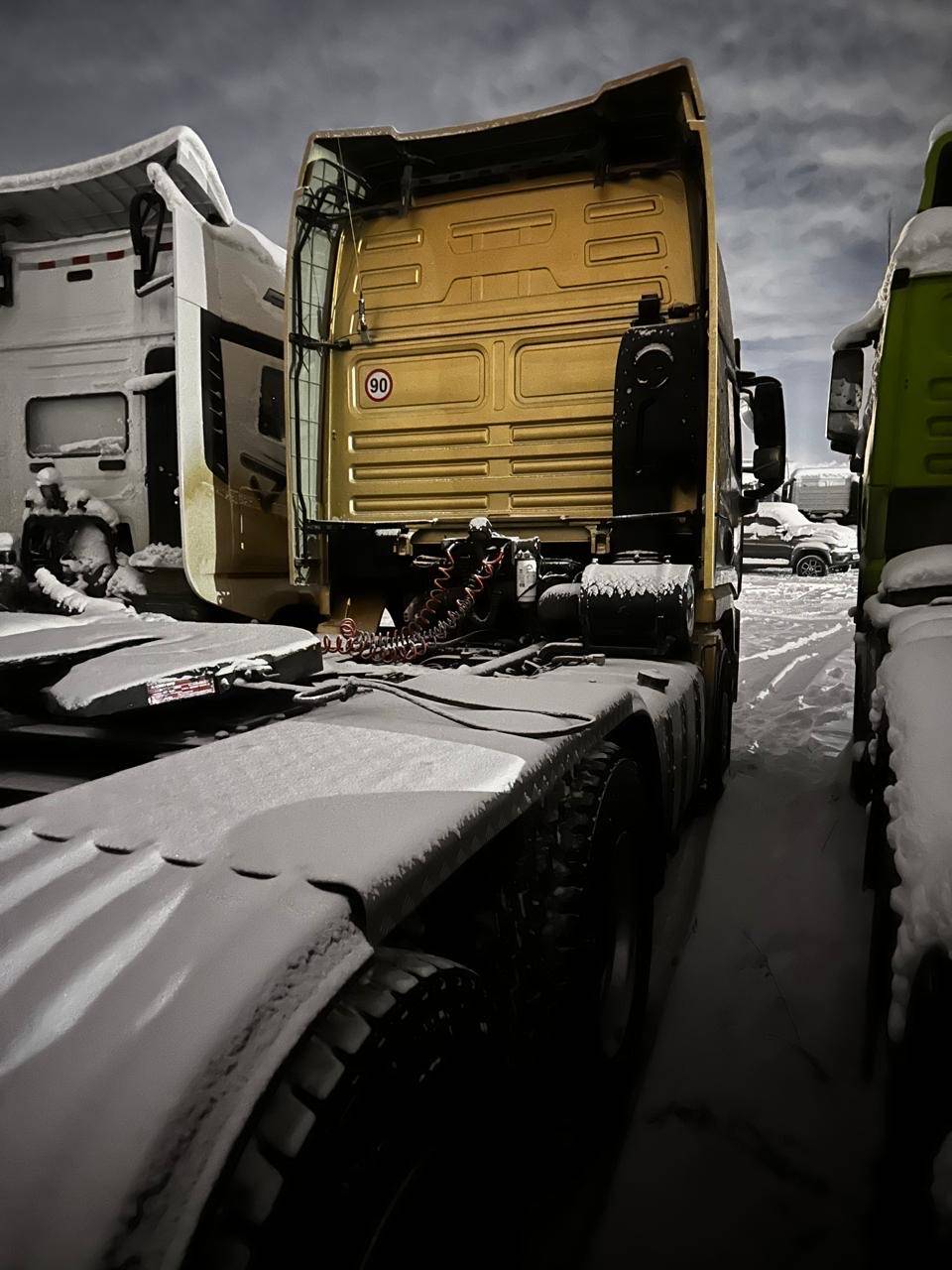 Shacman SX42584V324,  113 638 км, 2023 года в лизинг