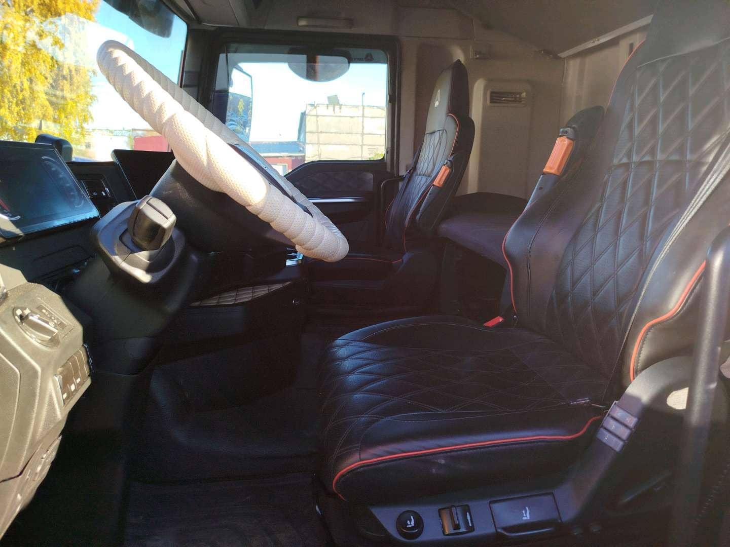 Sitrak С7Н 6×4 ZZ4256V364HE,  469 269 км, 2023 года в лизинг
