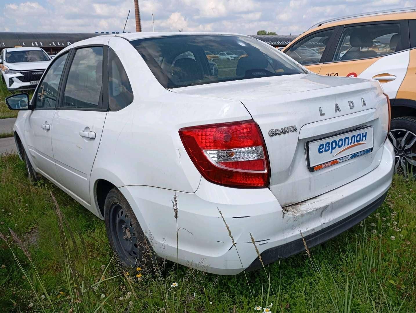 Lada Granta седан,  100 000 км, 2023 года в лизинг