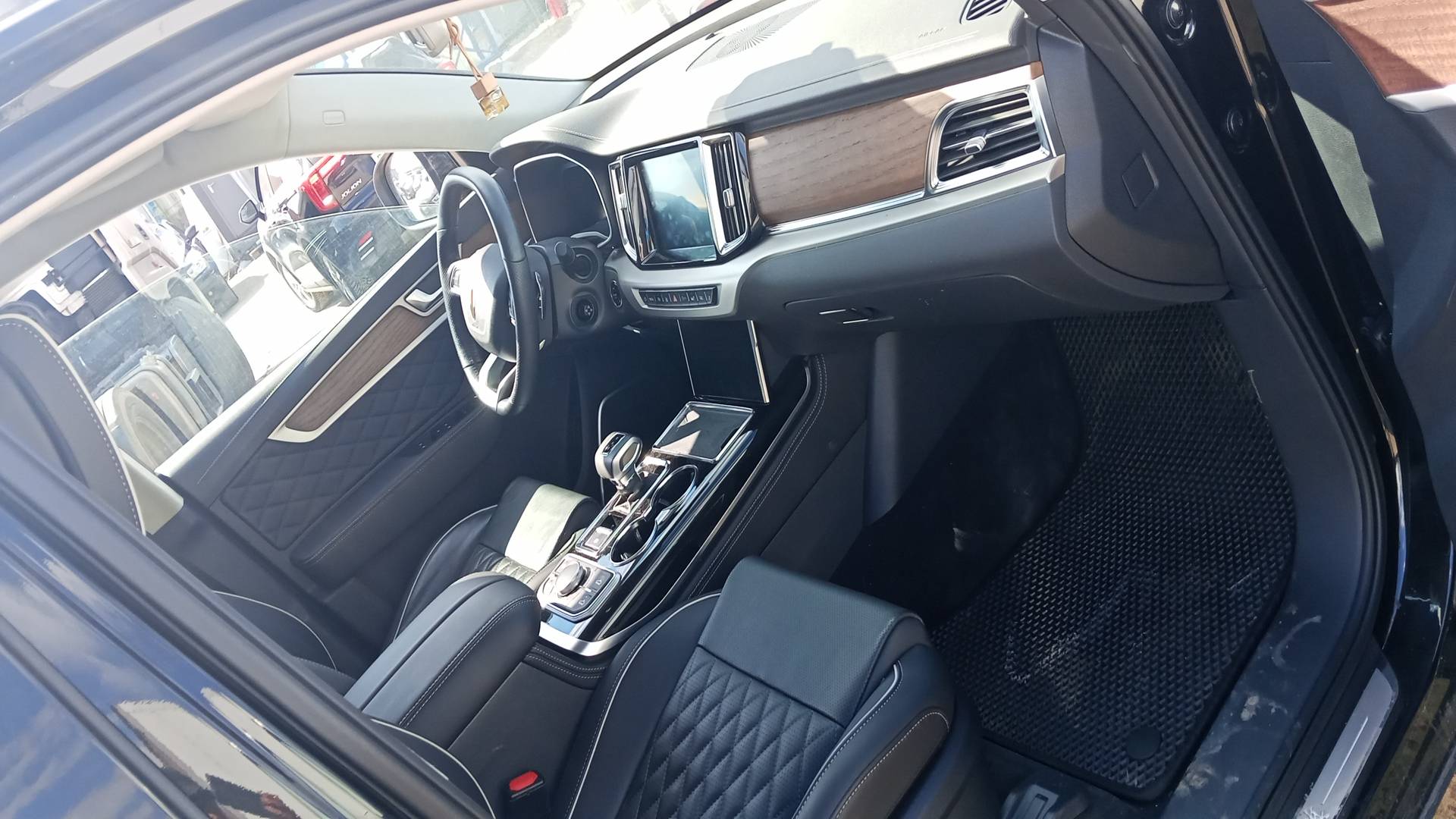 Hongqi HS7,  28 492 км, 2023 года в лизинг