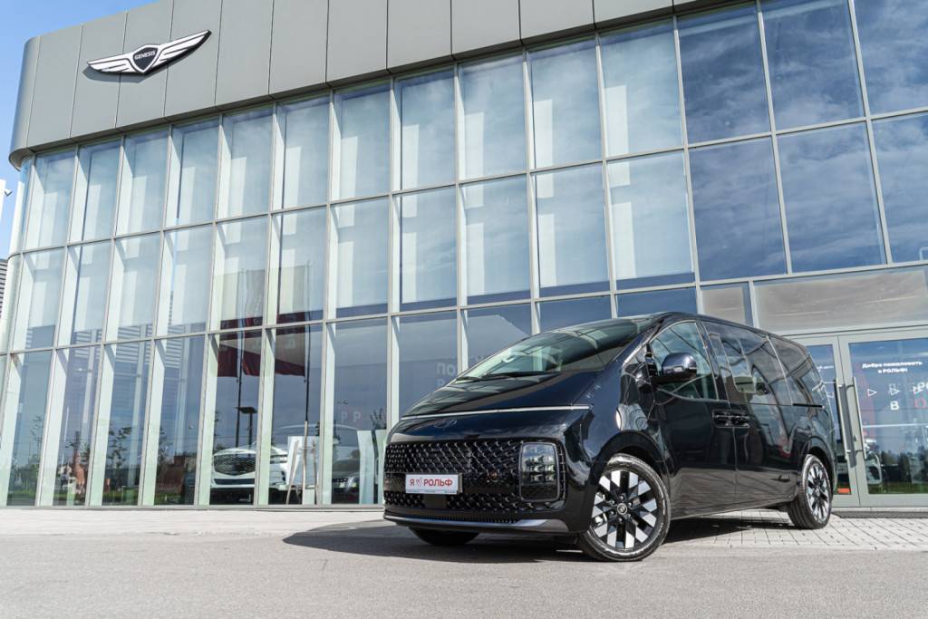 Hyundai Staria Luxe 2.2 CRDi 8AT 4WD