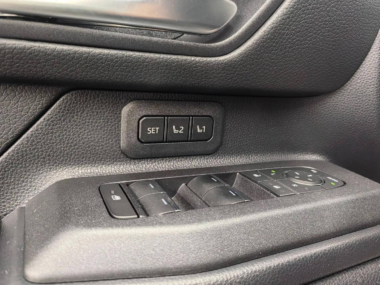 Toyota Land Cruiser Prado,  27 076 км, 2024 года в лизинг