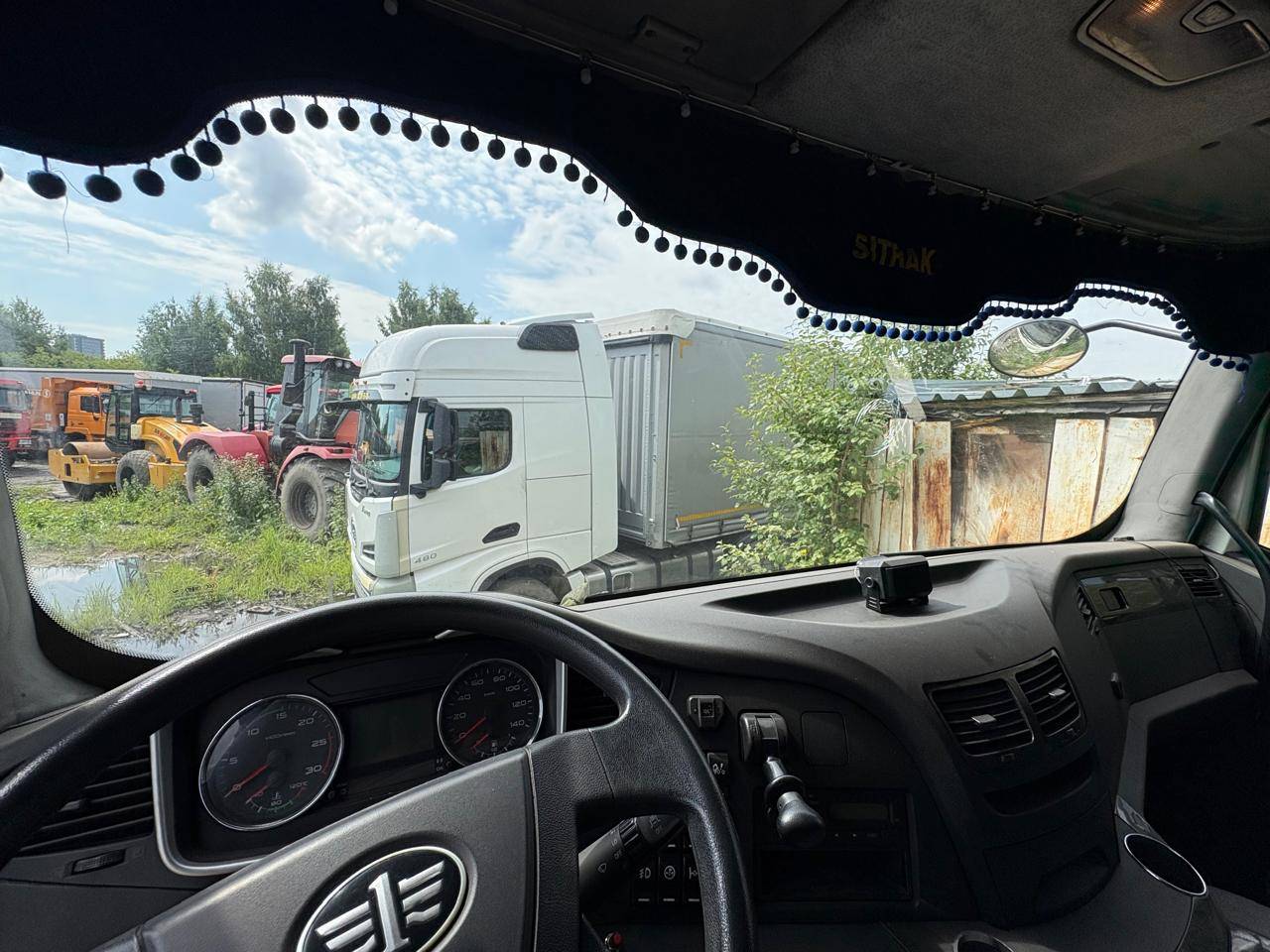 FAW CA3310P66K24T4E5 8х4,  102 066 км, 2023 года в лизинг